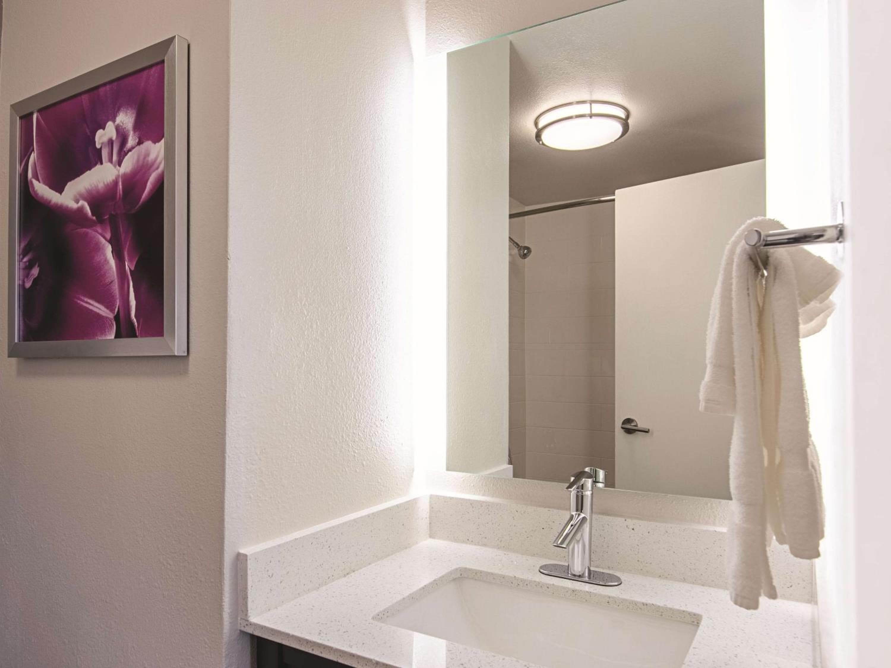 La Quinta Inn & Suites by Wyndham Portland DT Maine Med