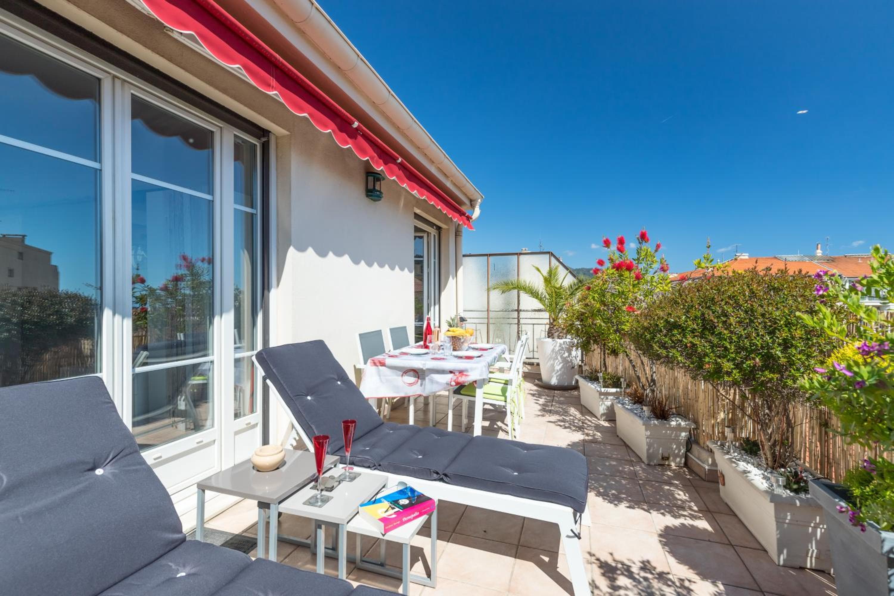 LE MANTEGA - F2 MODERNE,CENTRE VILLE, 2 GRANDES TERRASSES,CLIMATISATION, ASCENSEUR