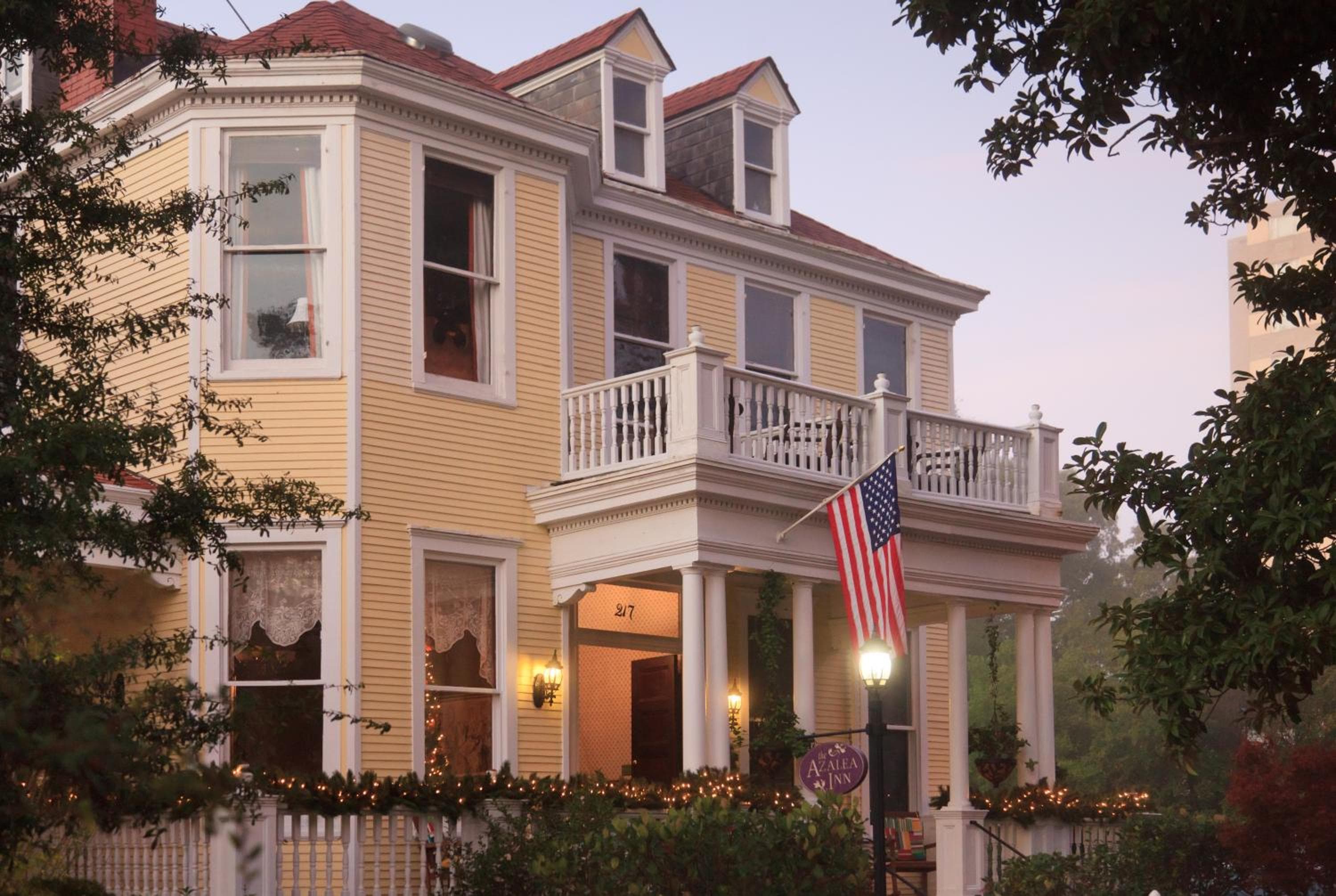 Azalea Inn and Villas