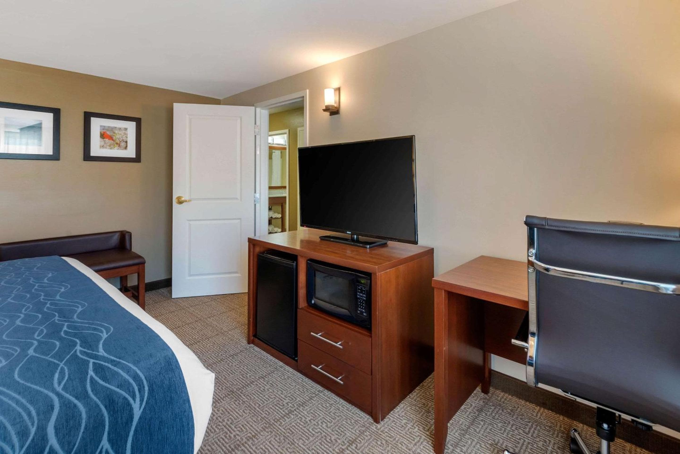 Comfort Inn & Suites Northern Kentucky