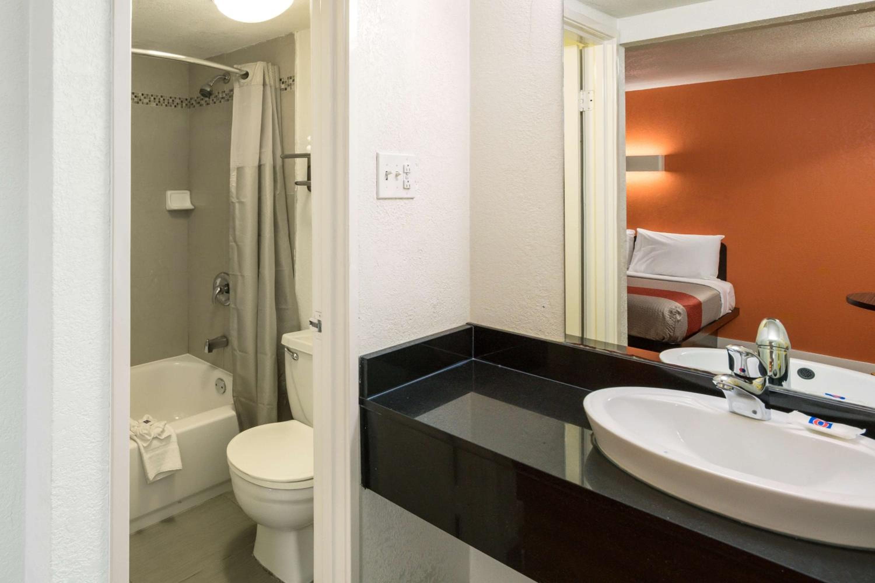 Motel 6-Dallas, TX - Farmers Branch