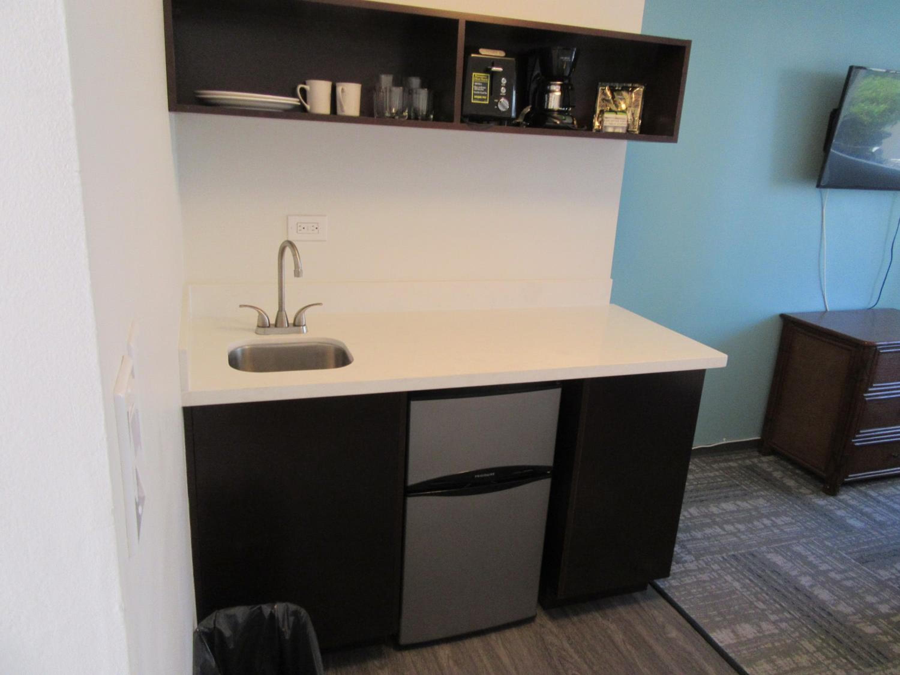 Waikiki Central Hotel - No Resort Fees