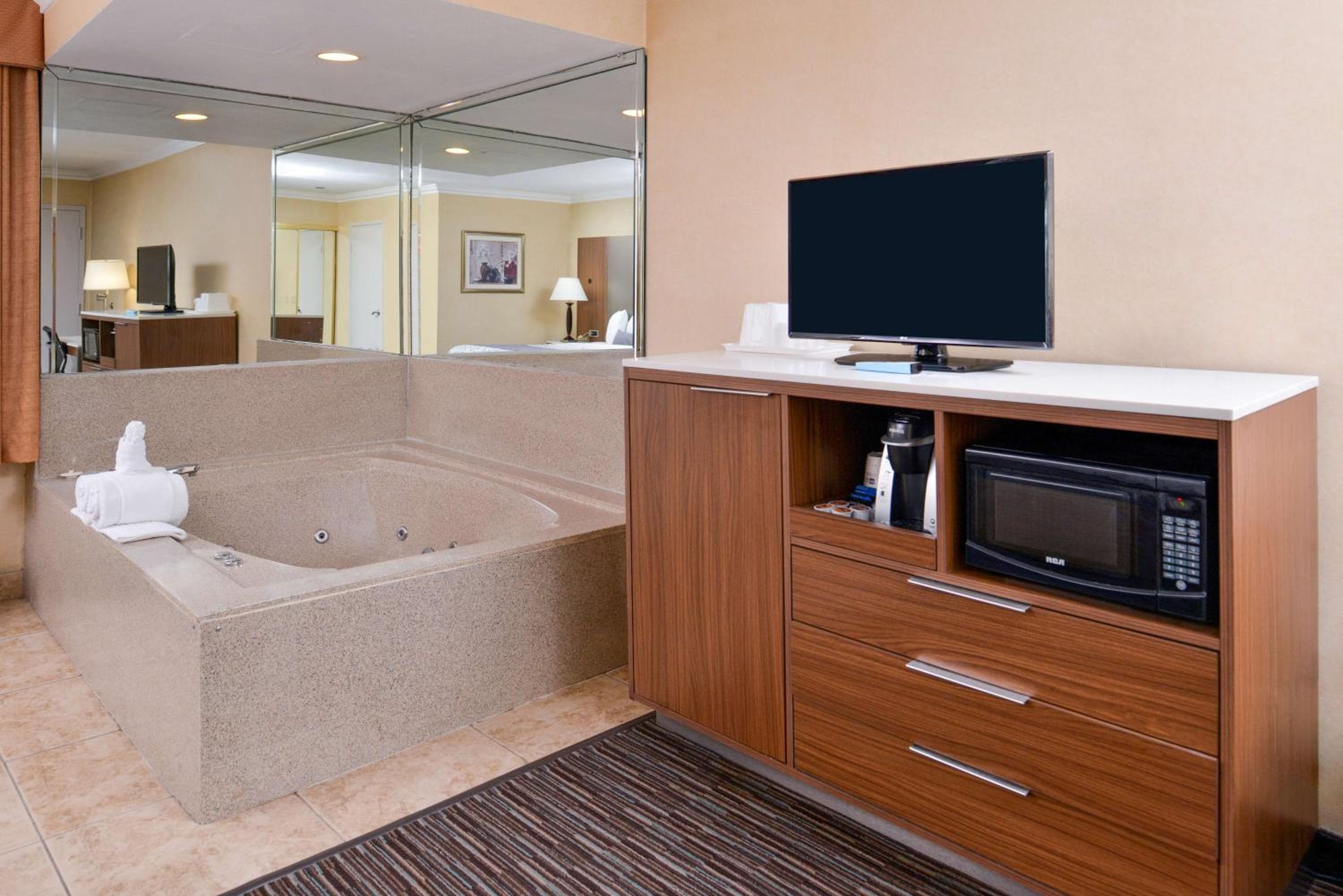 Best Western Airpark Hotel - LAX Airport LA Stadium