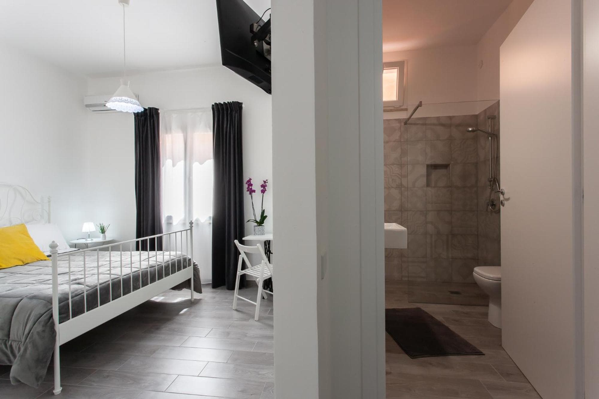 Central New Bazaar Essil Flat with Parking