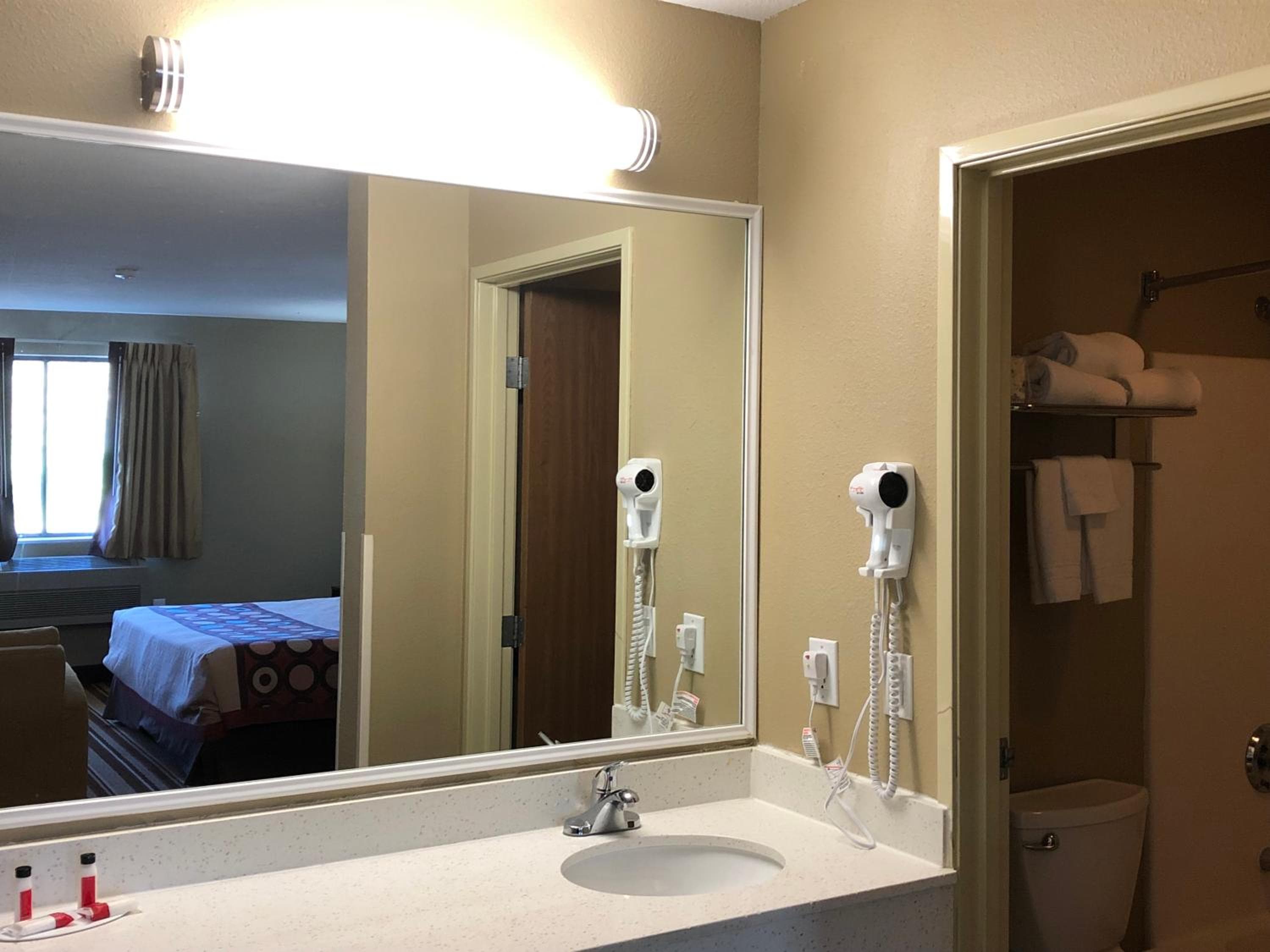 Super 8 by Wyndham S Jordan/Sandy/Slc Area
