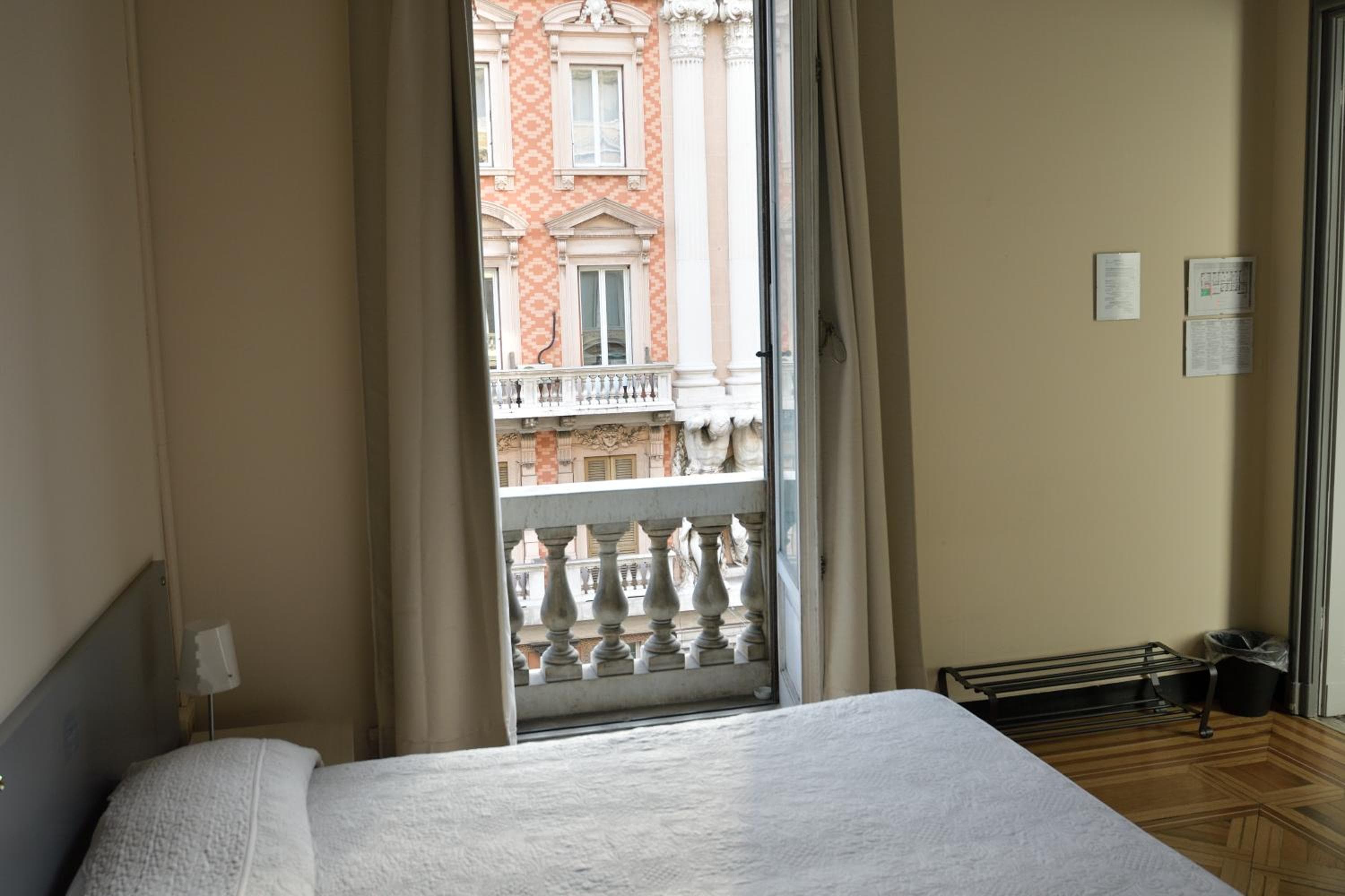 Check-Inn Rooms Genova Centro