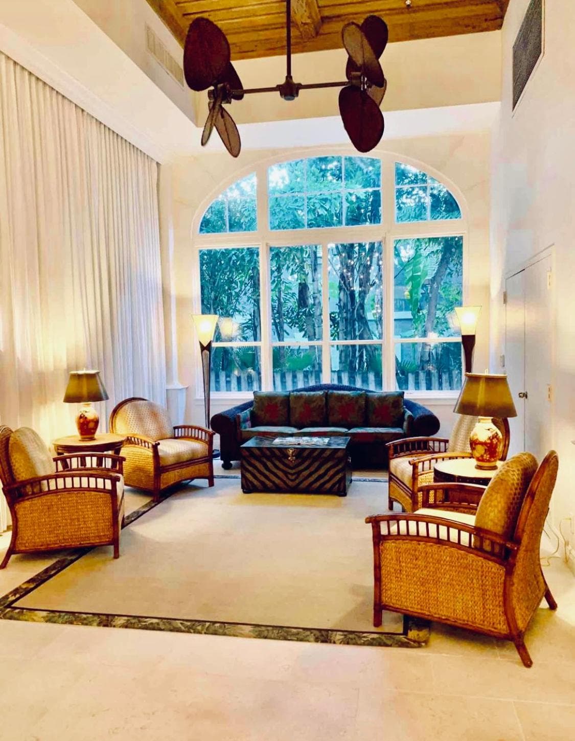 Cozy Studio in the Heart of the Palm Beach Island