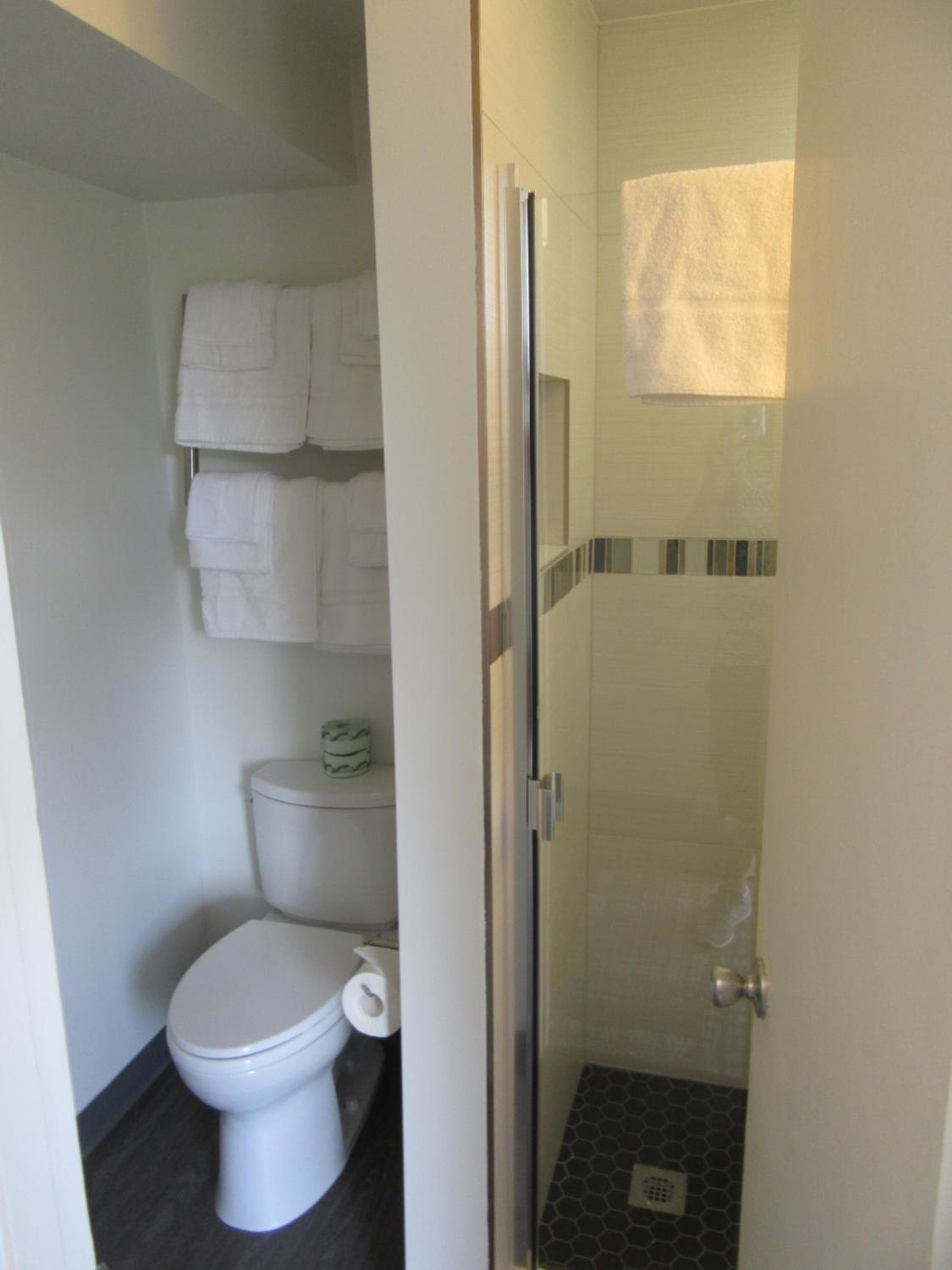 Waikiki Central Hotel - No Resort Fees