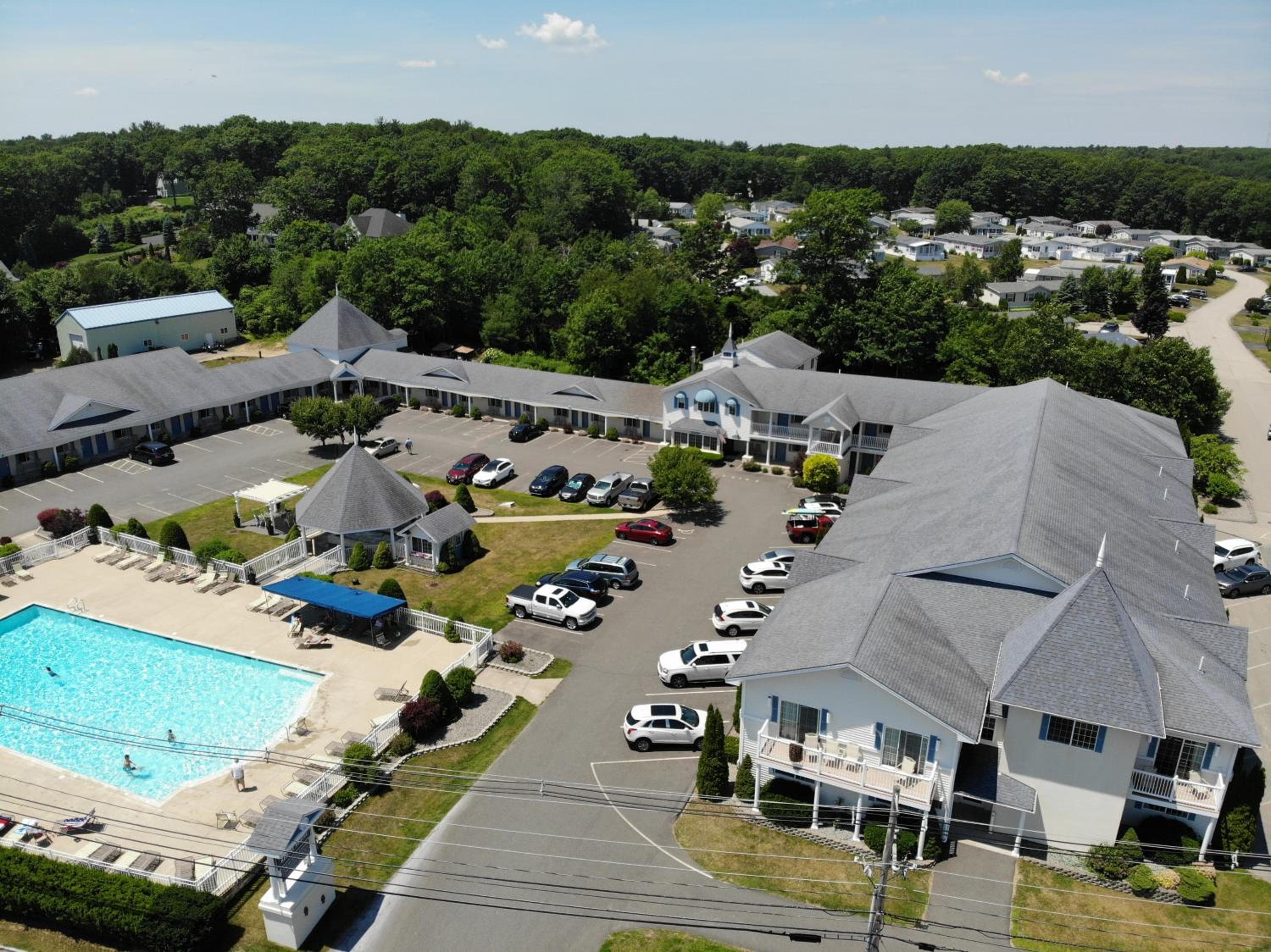 Driftaway Hotel and Pool