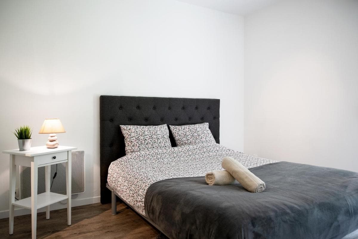 Chic Appartement avec Terrasse, Parking Privatif
