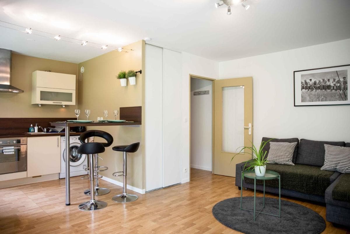 Chic Appartement avec Terrasse, Parking Privatif