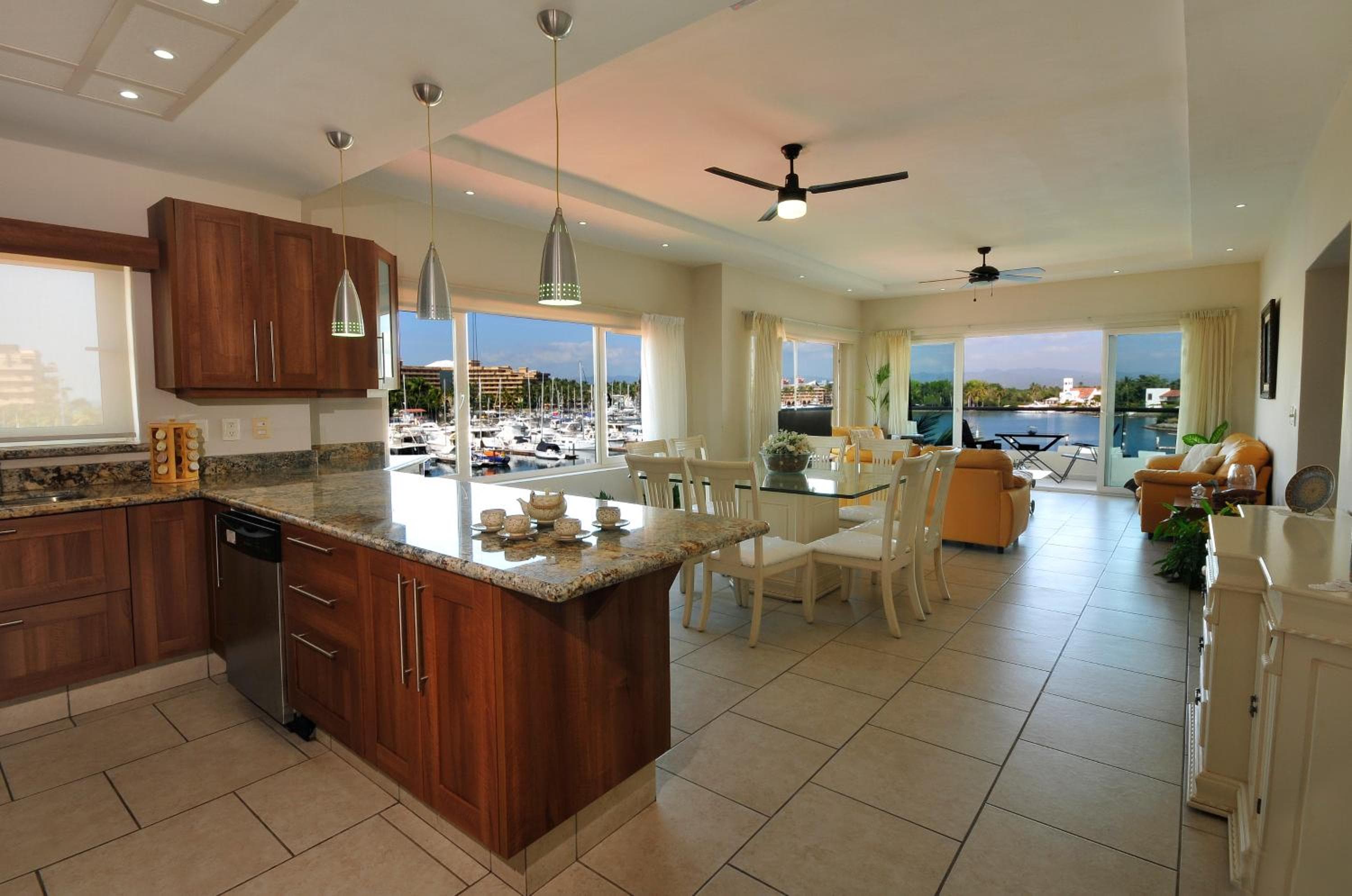 Marina Banderas Suites Hotel Boutique