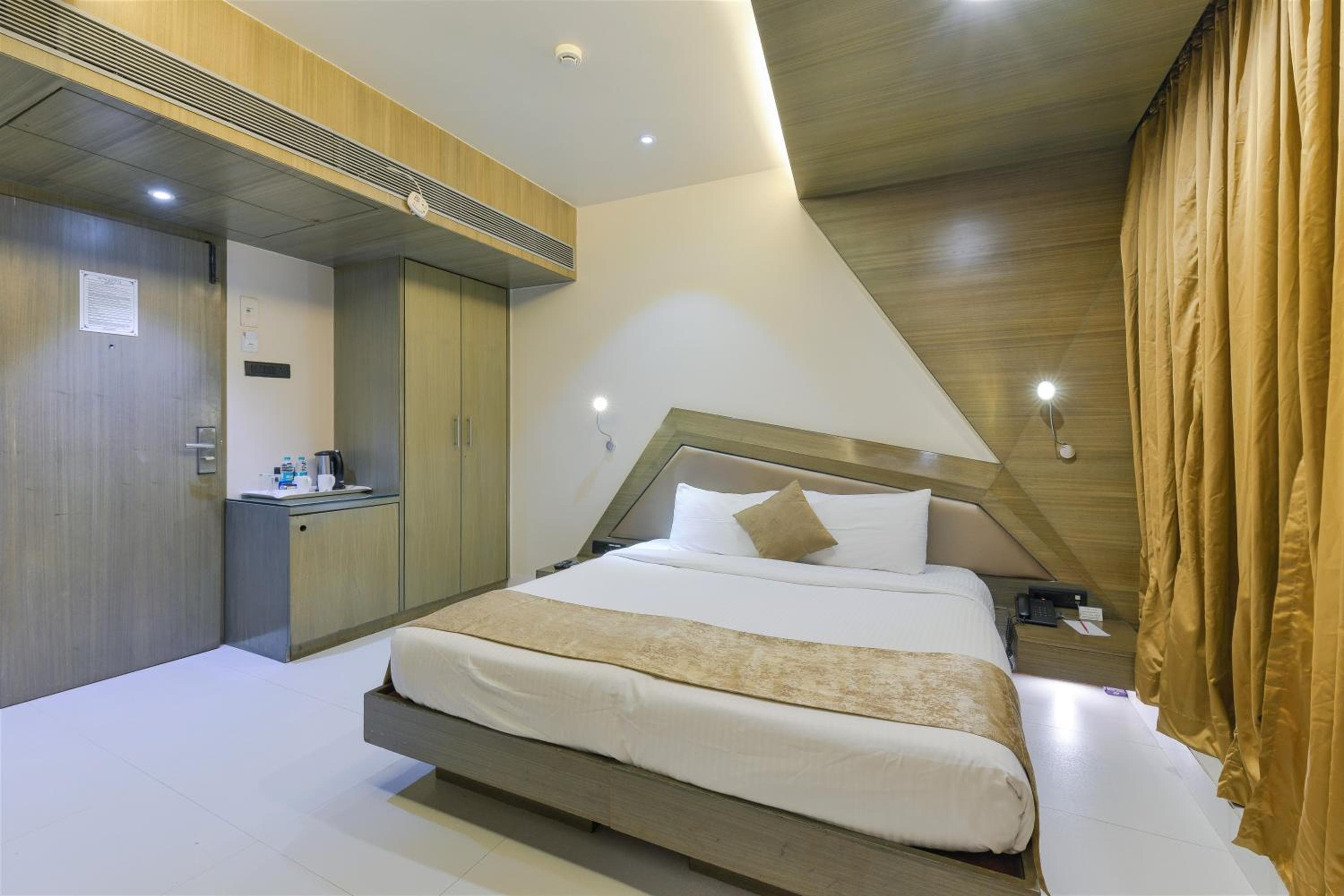 Dragonfly Hotel - The Art Hotel