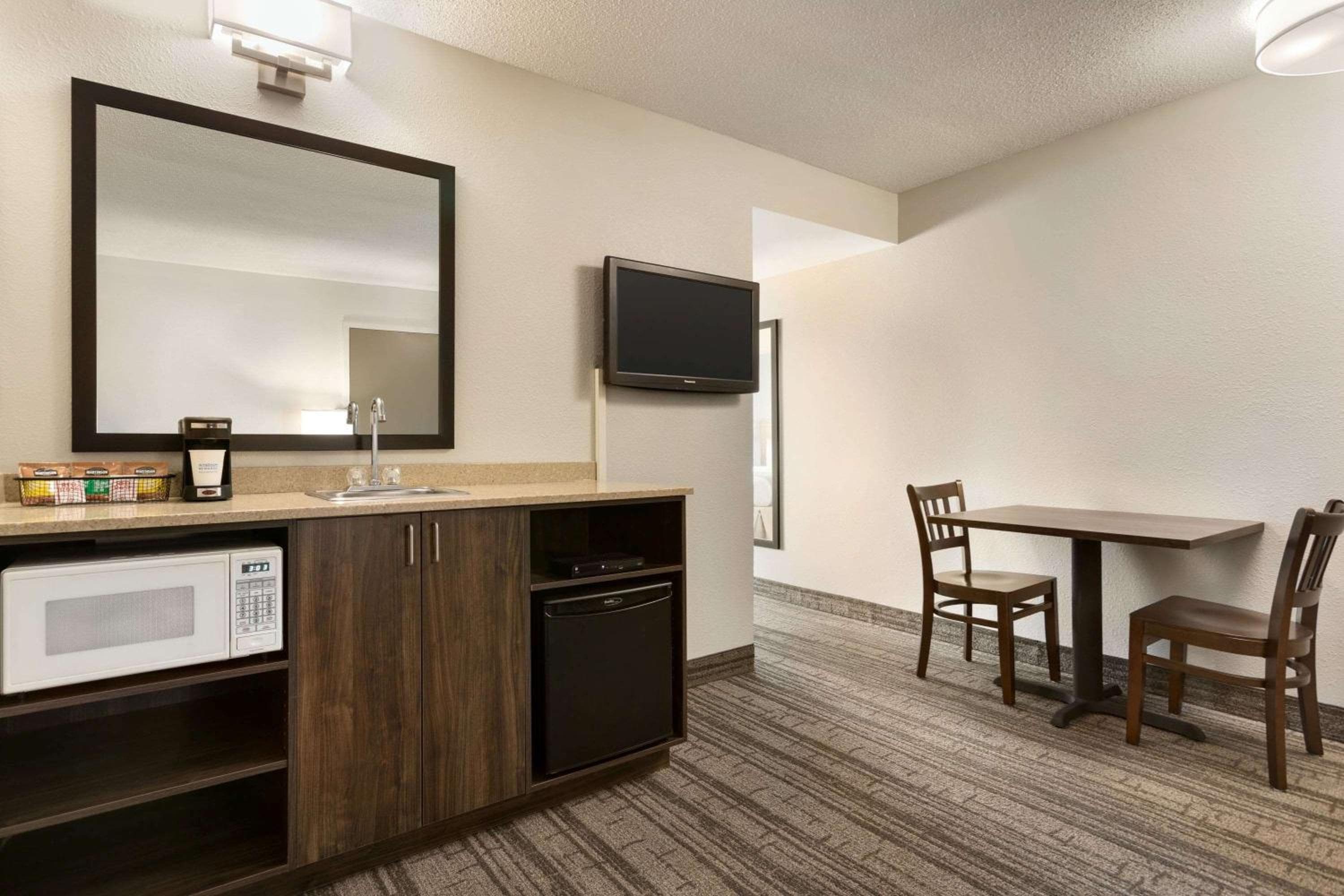 Travelodge Suites by Wyndham New Glasgow