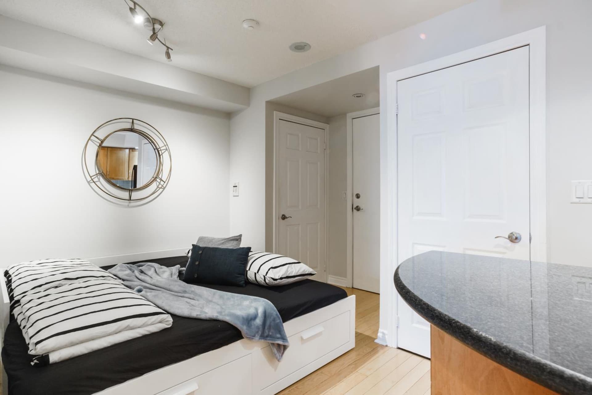 AOC Suites - Heart of Downtown Condo