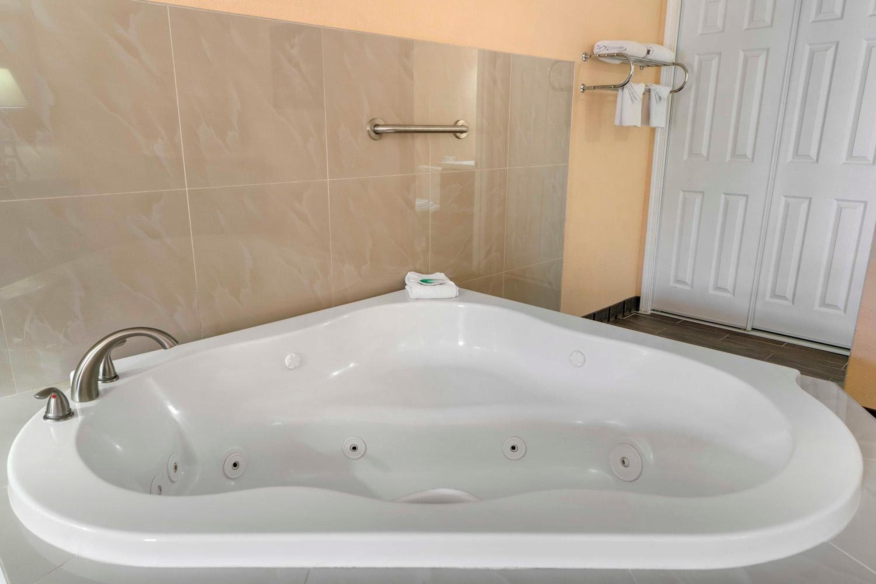 Lemon Tree Hotel and Suites