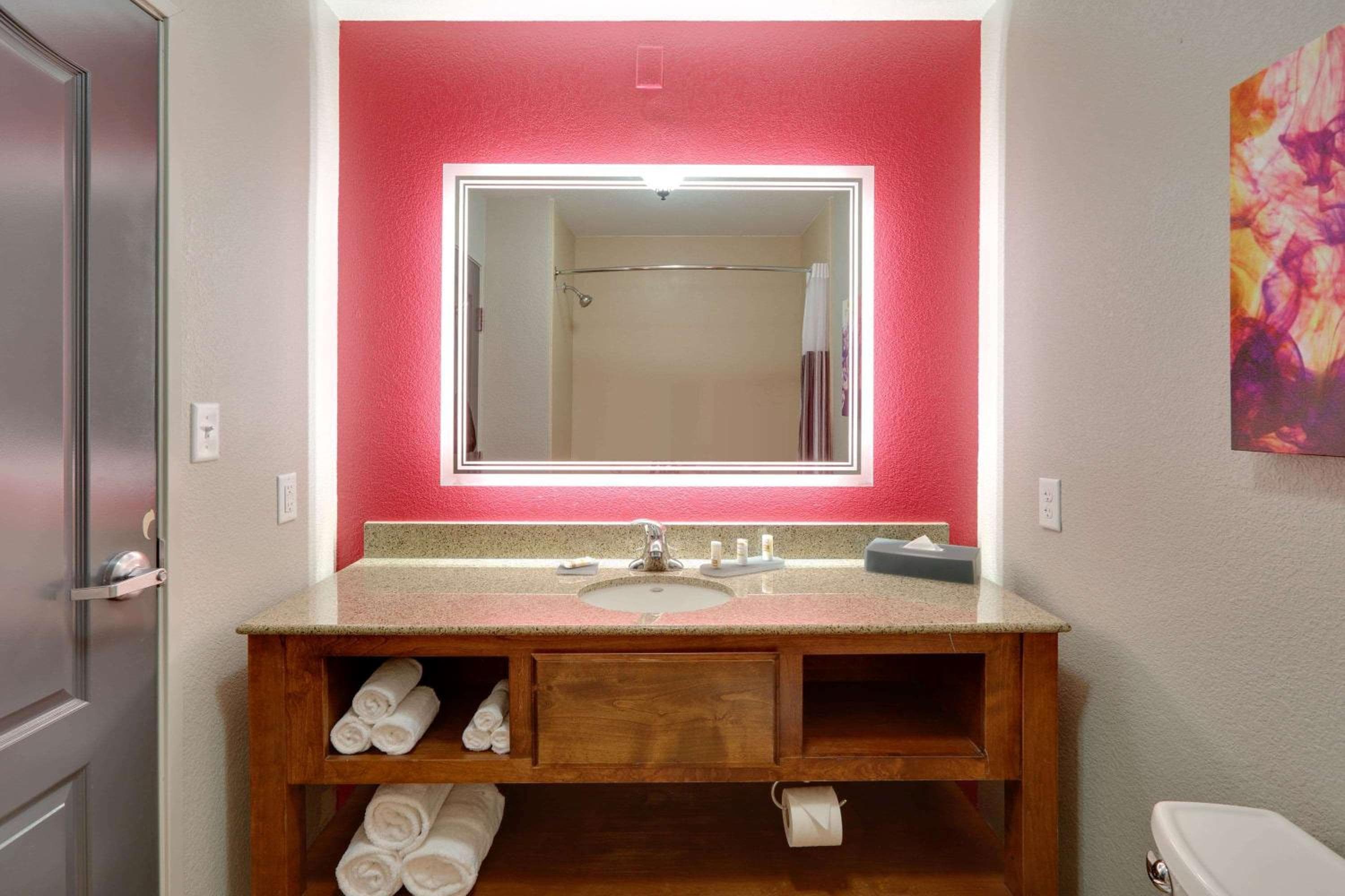 La Quinta by Wyndham Dallas Love Field