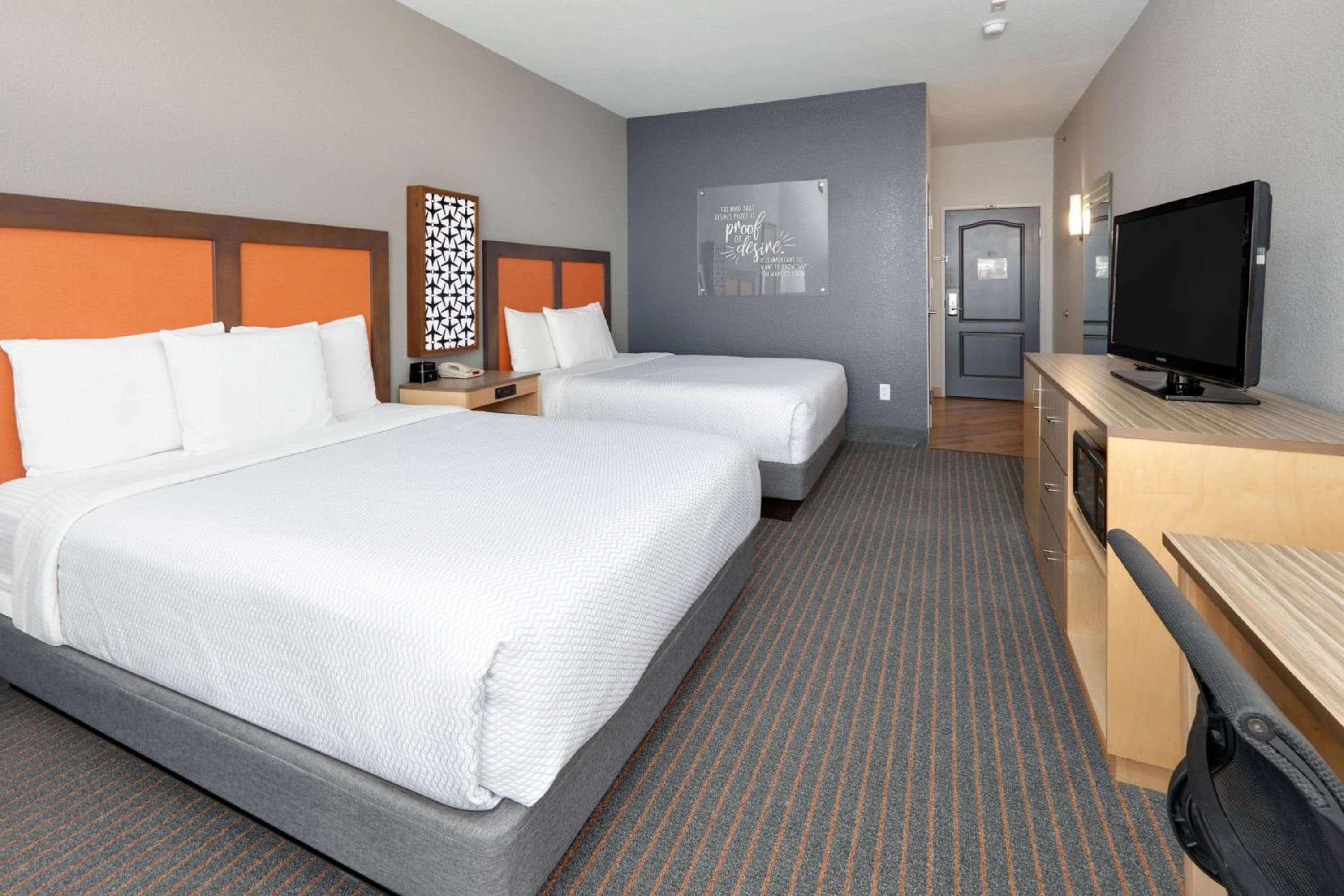 La Quinta by Wyndham Dallas Love Field