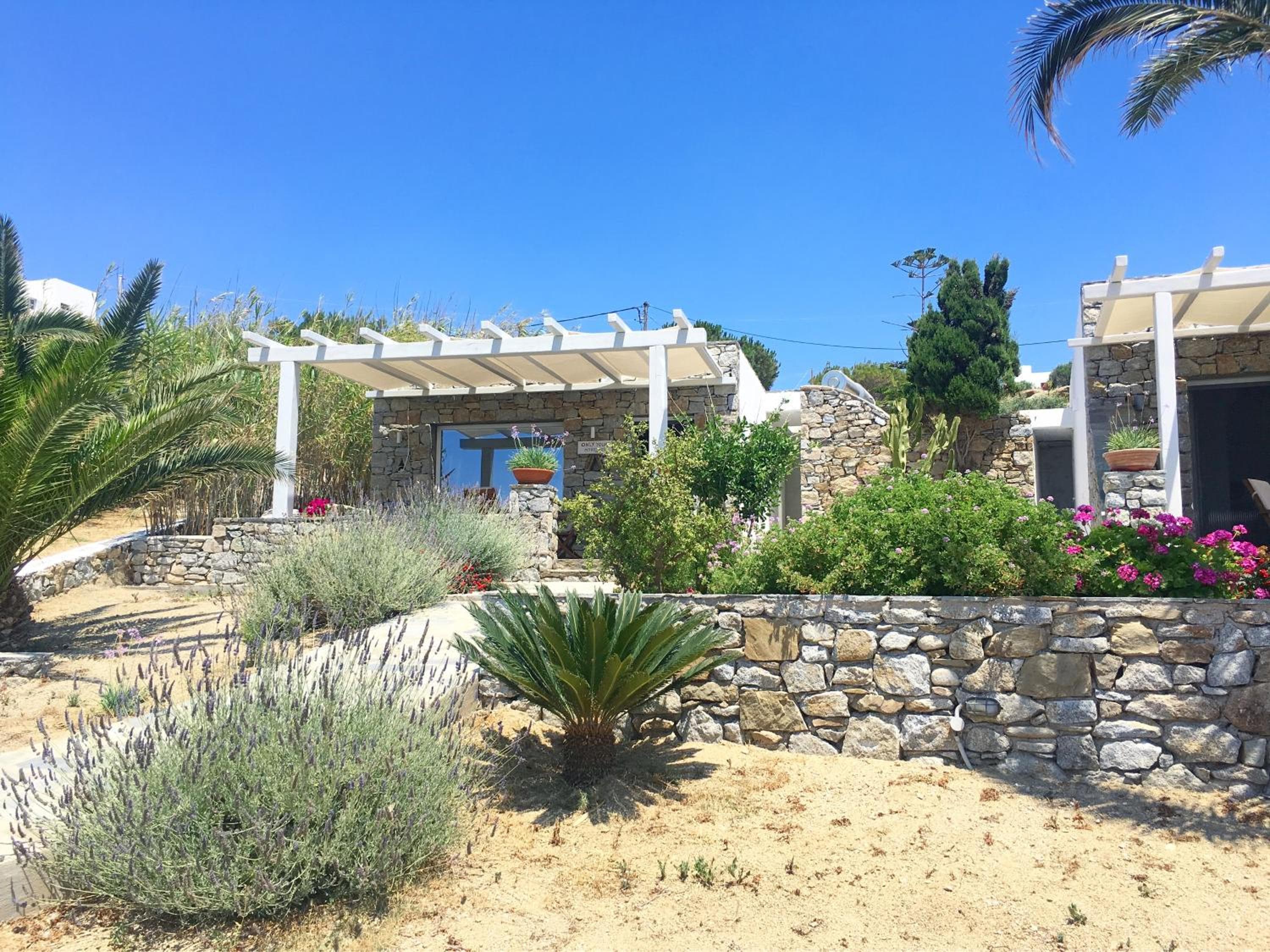 Only yours , Mykonos - Private pool & sea view suites near Scorpios
