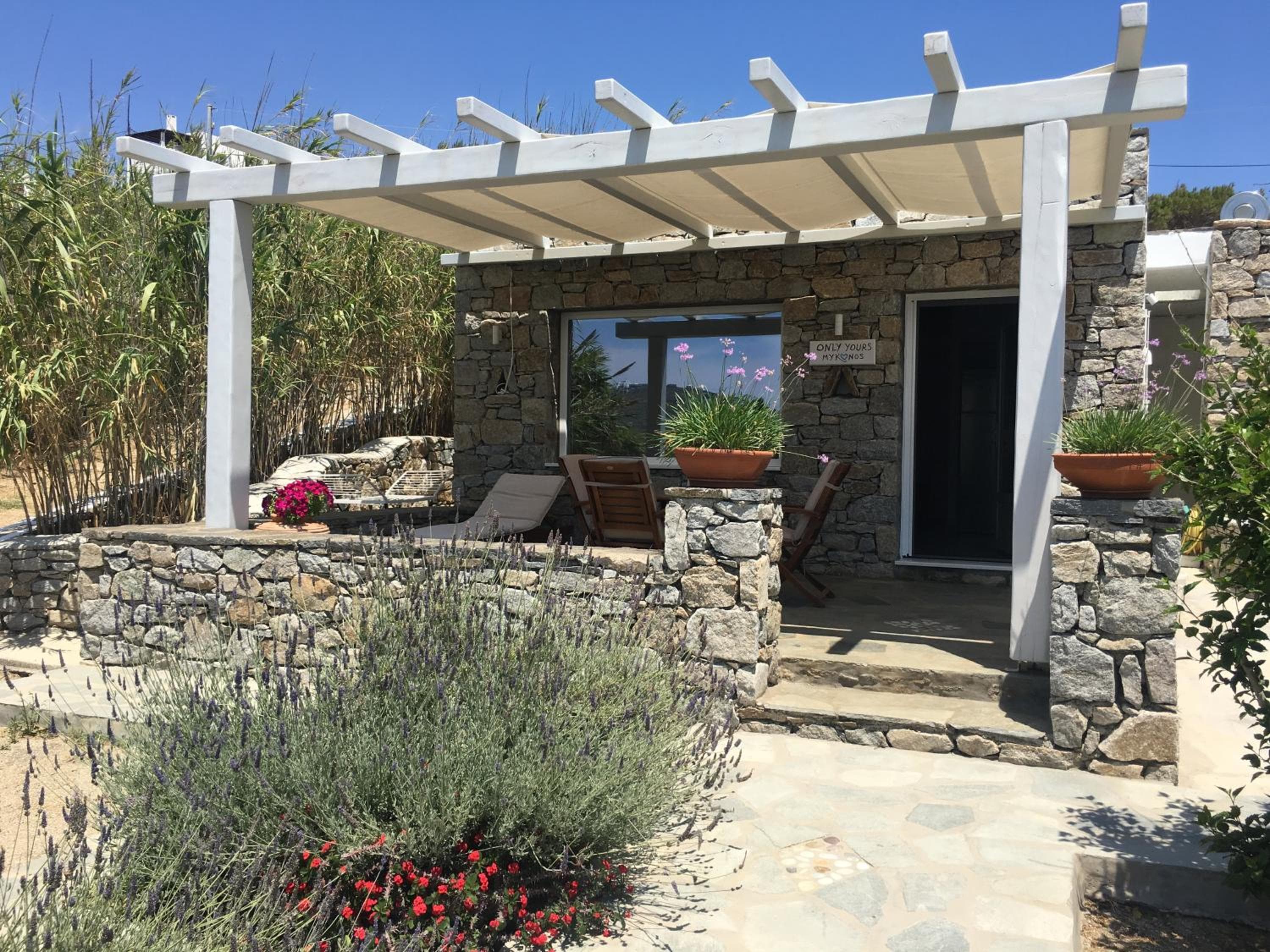 Only yours , Mykonos - Private pool & sea view suites near Scorpios