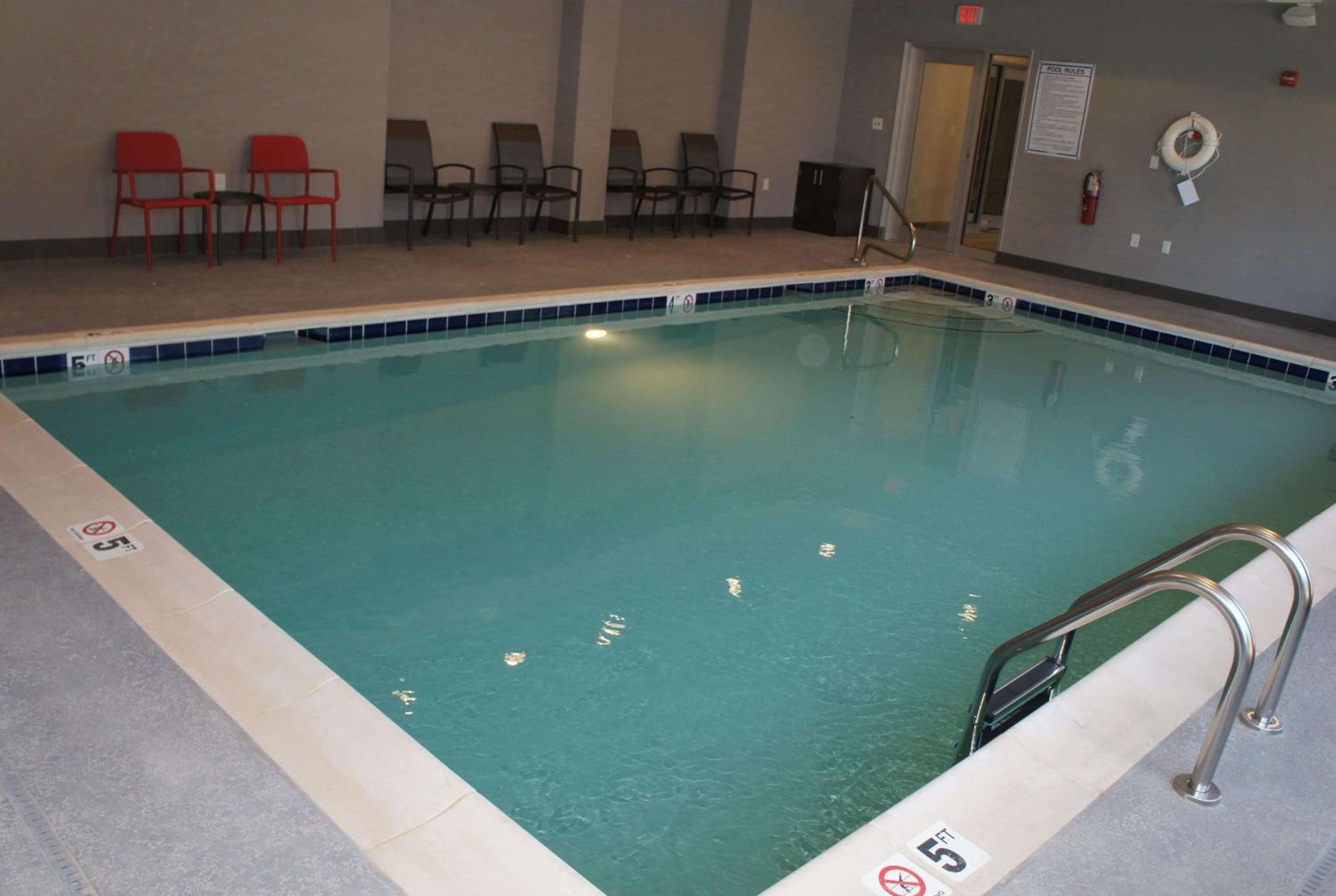 La Quinta Inn and Suites by Wyndham Bloomington