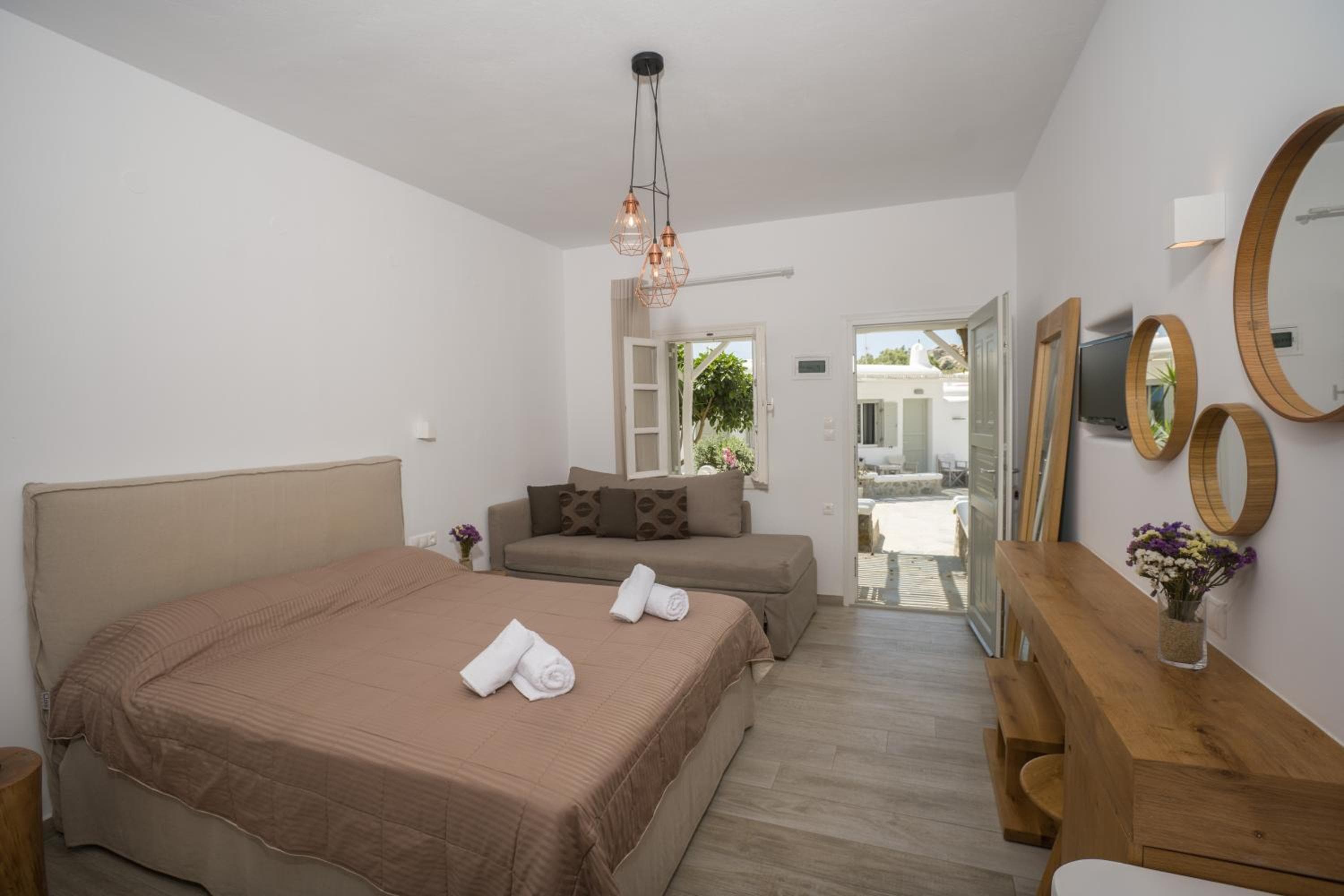 Agia Anna Beachfront Boutique