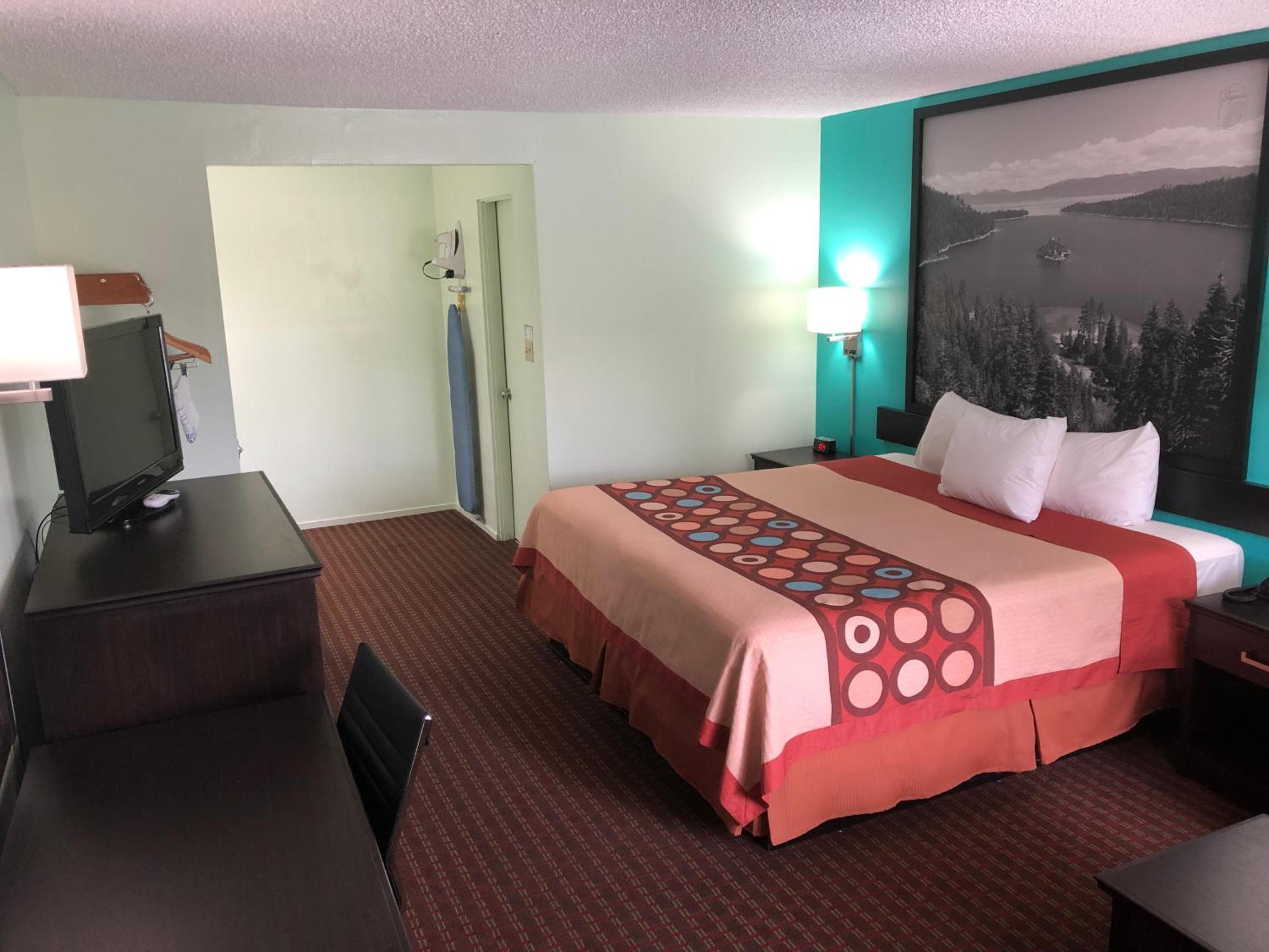 Super 8 by Wyndham Yreka