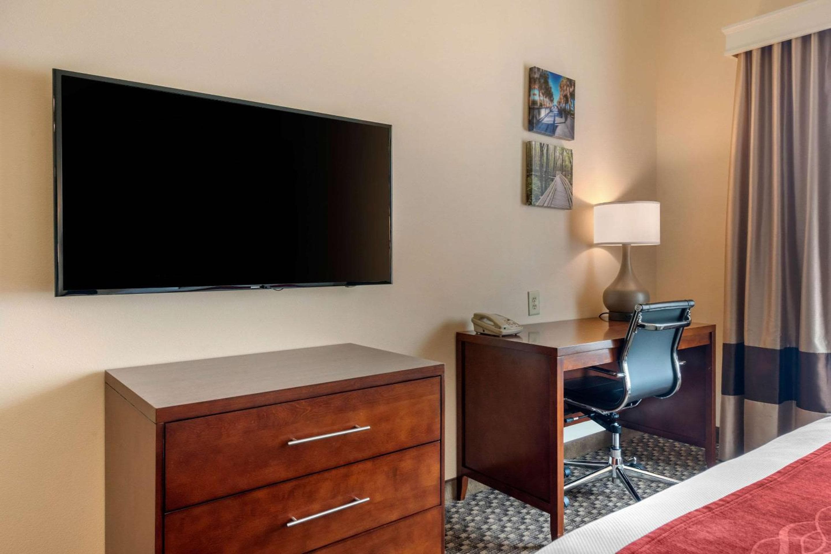 Comfort Inn & Suites Fort Myers Airport