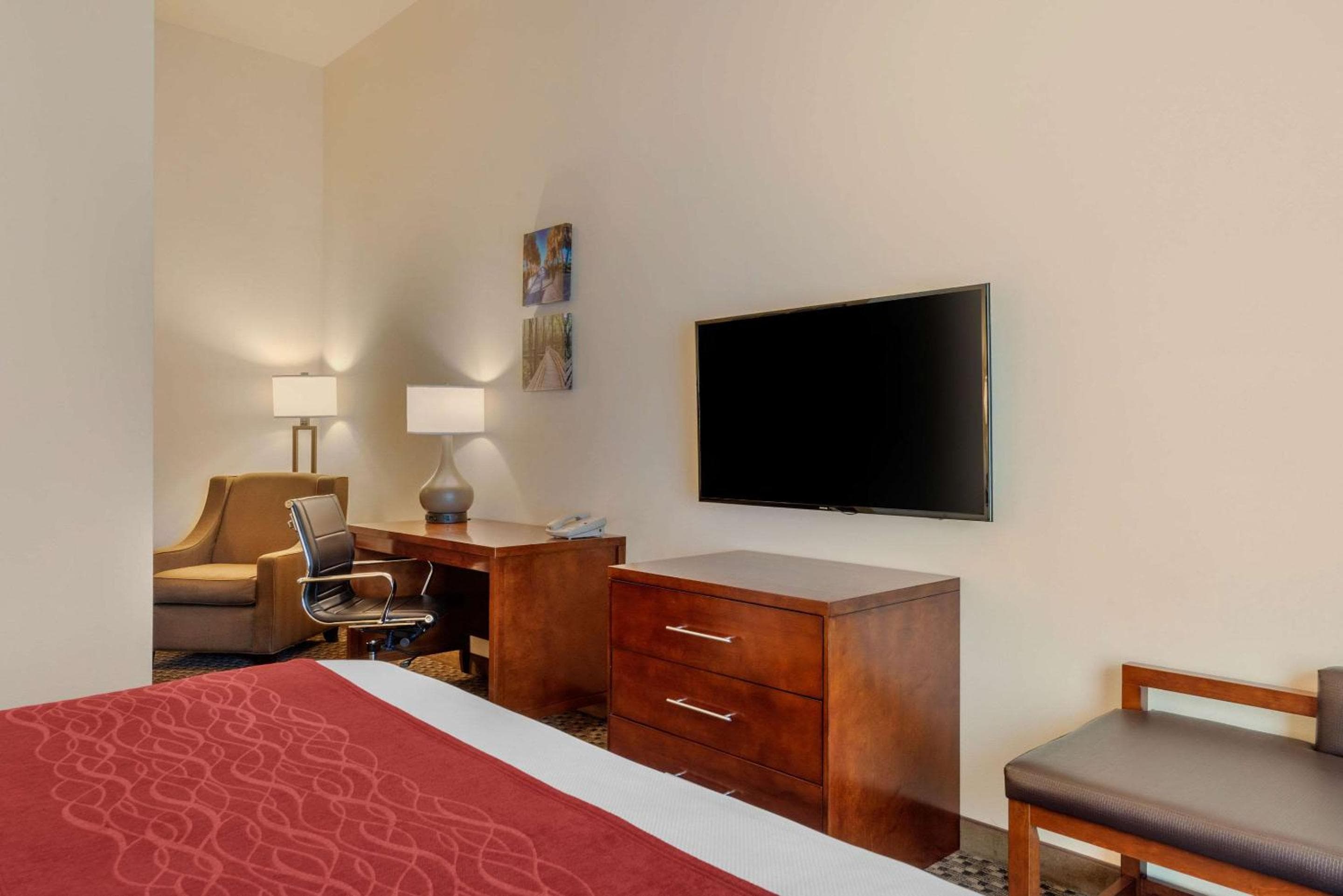 Comfort Inn & Suites Fort Myers Airport