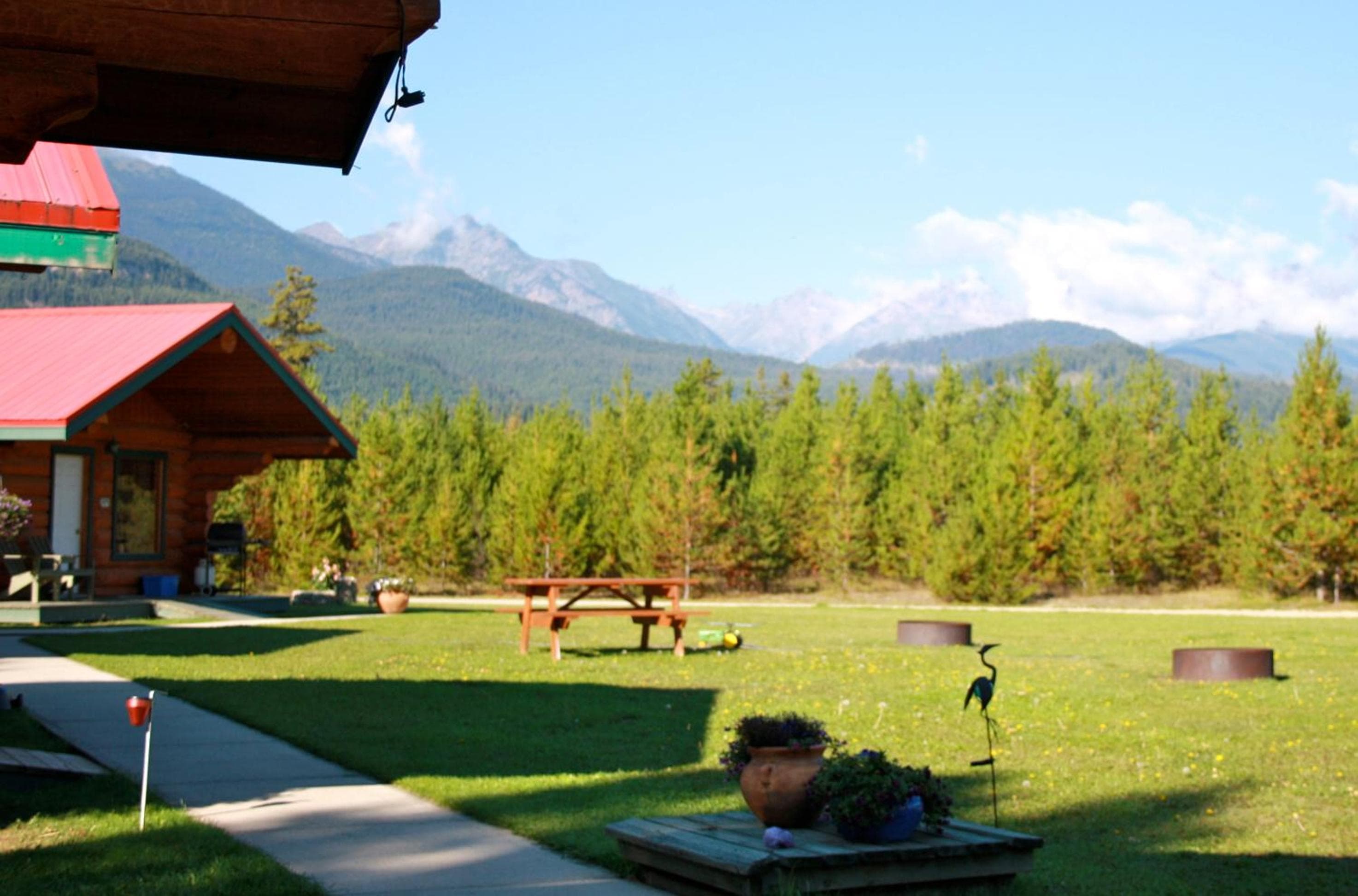 Twin Peaks Hotel Cabins