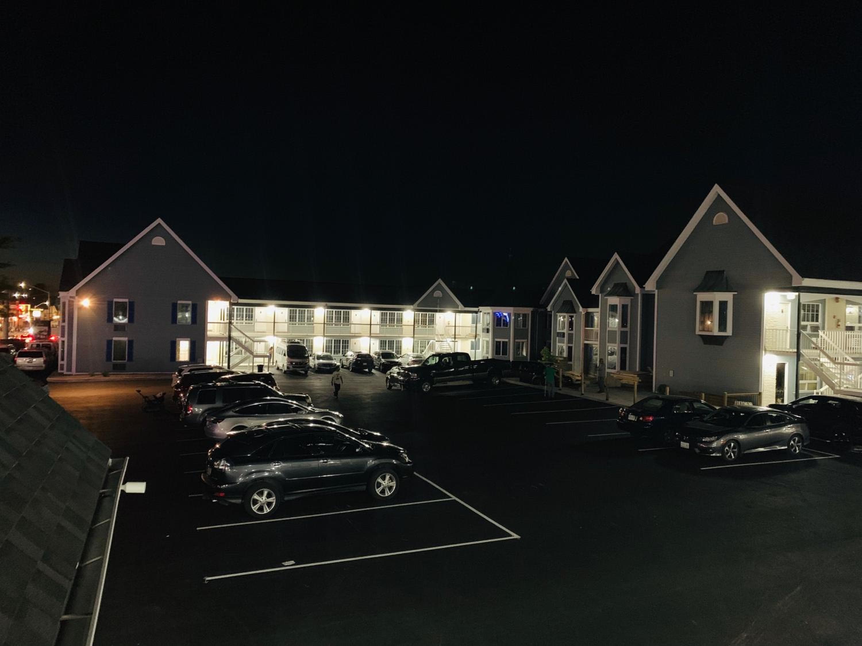 Falls Lodge & Suites