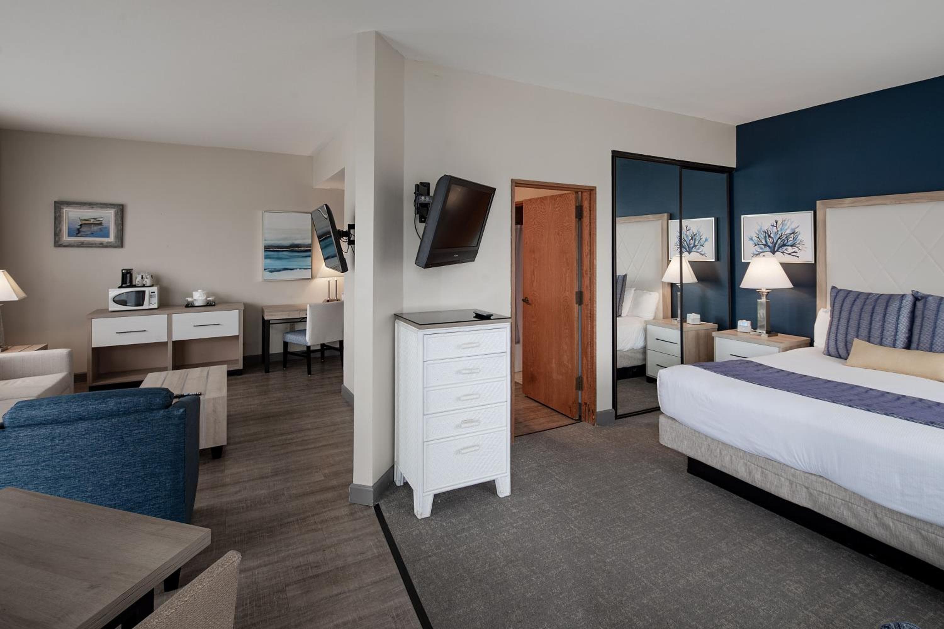 Bay Club Hotel and Marina