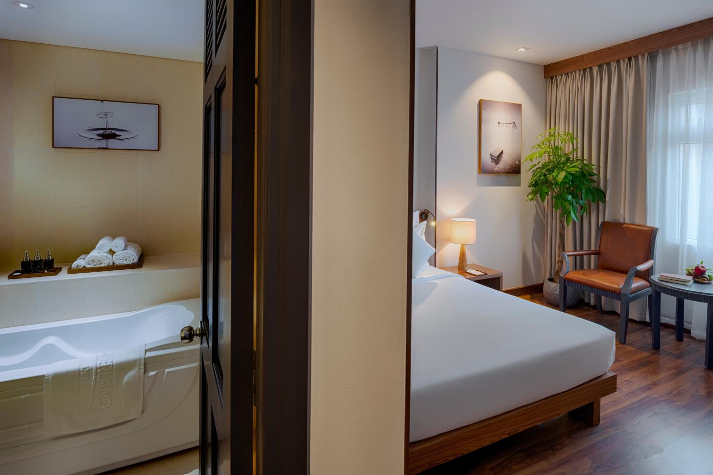 Silverland Min Hotel