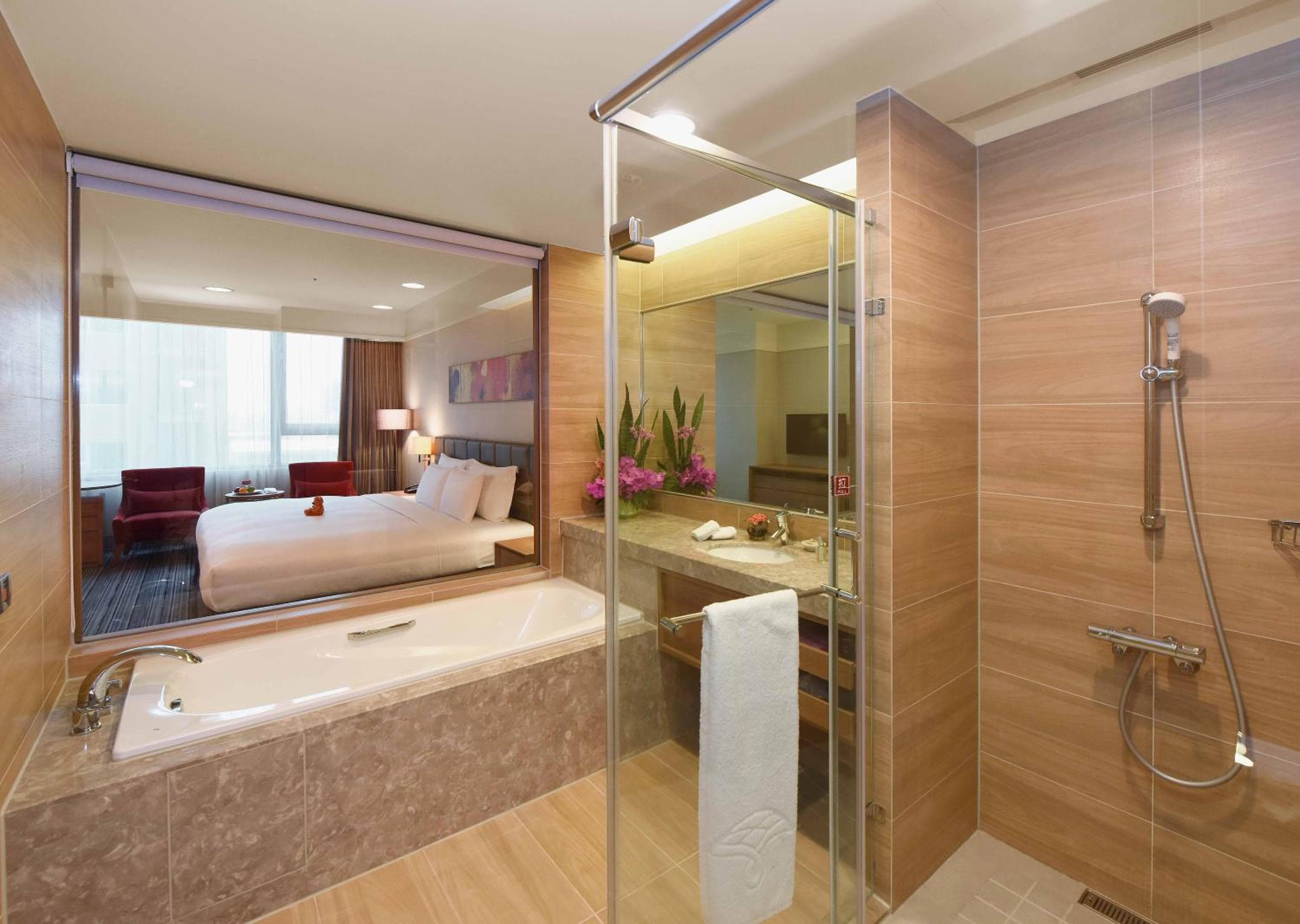 Fullon Hotel Taoyuan Airport Access MRT A8