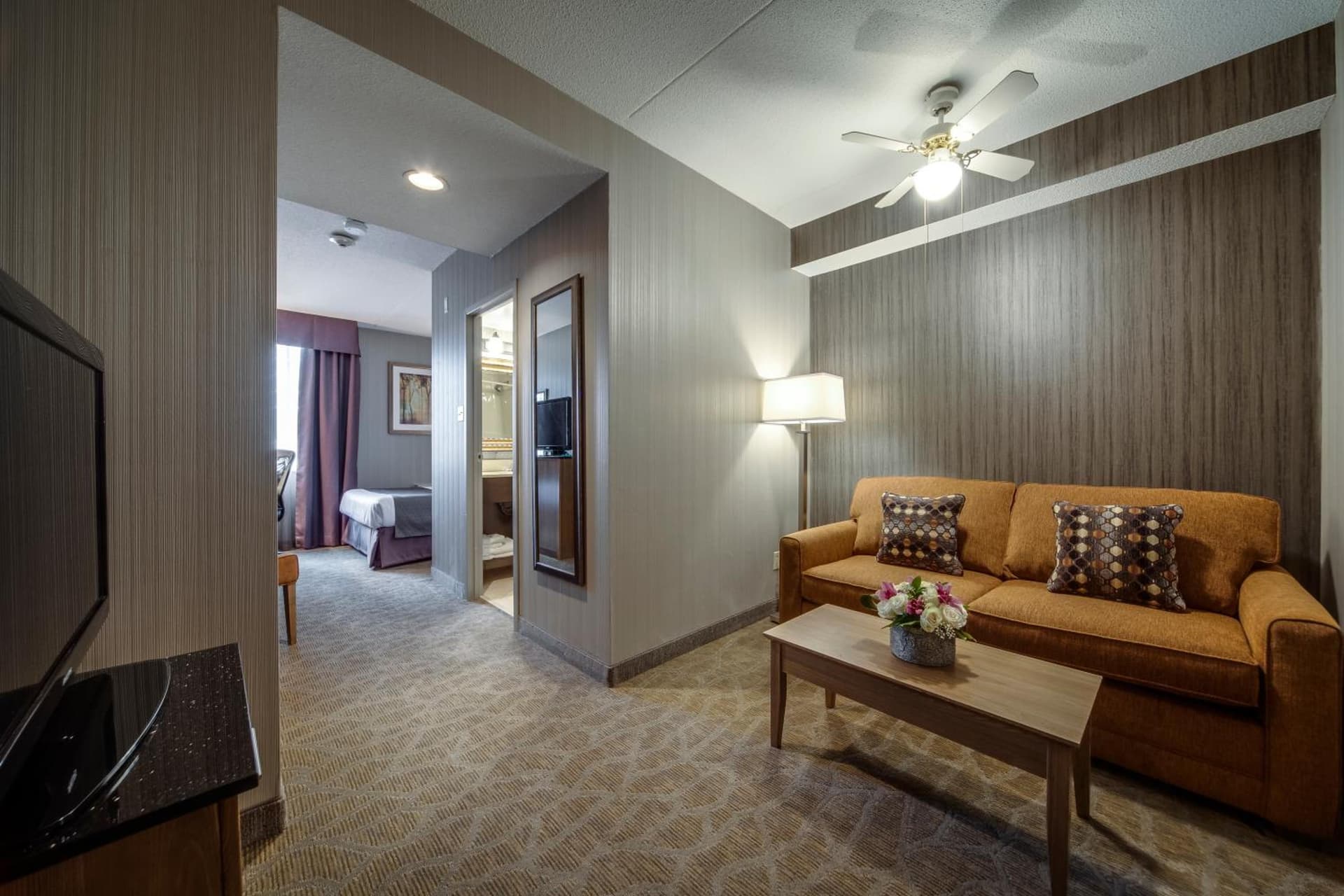 Monte Carlo Inn Airport Suites