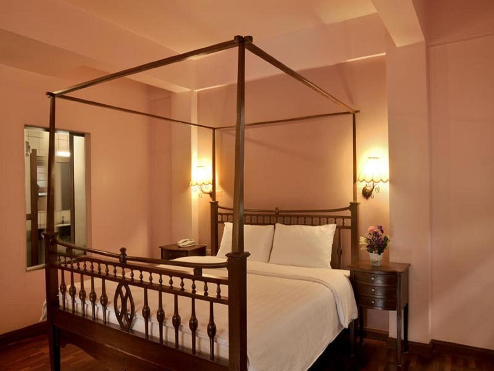 Sourire at Rattanakosin Island Hotel
