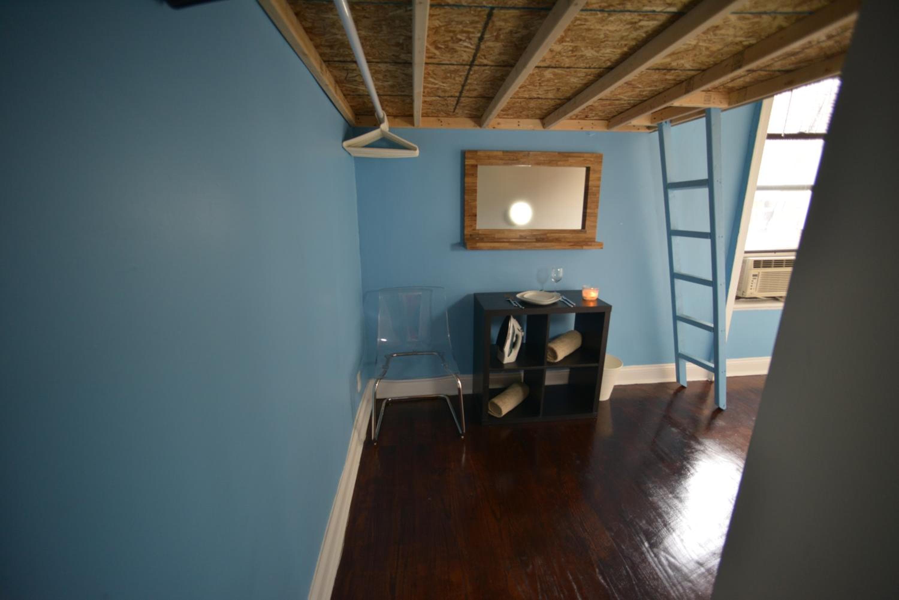 private room in a shared apartment 15 minutes to times square!