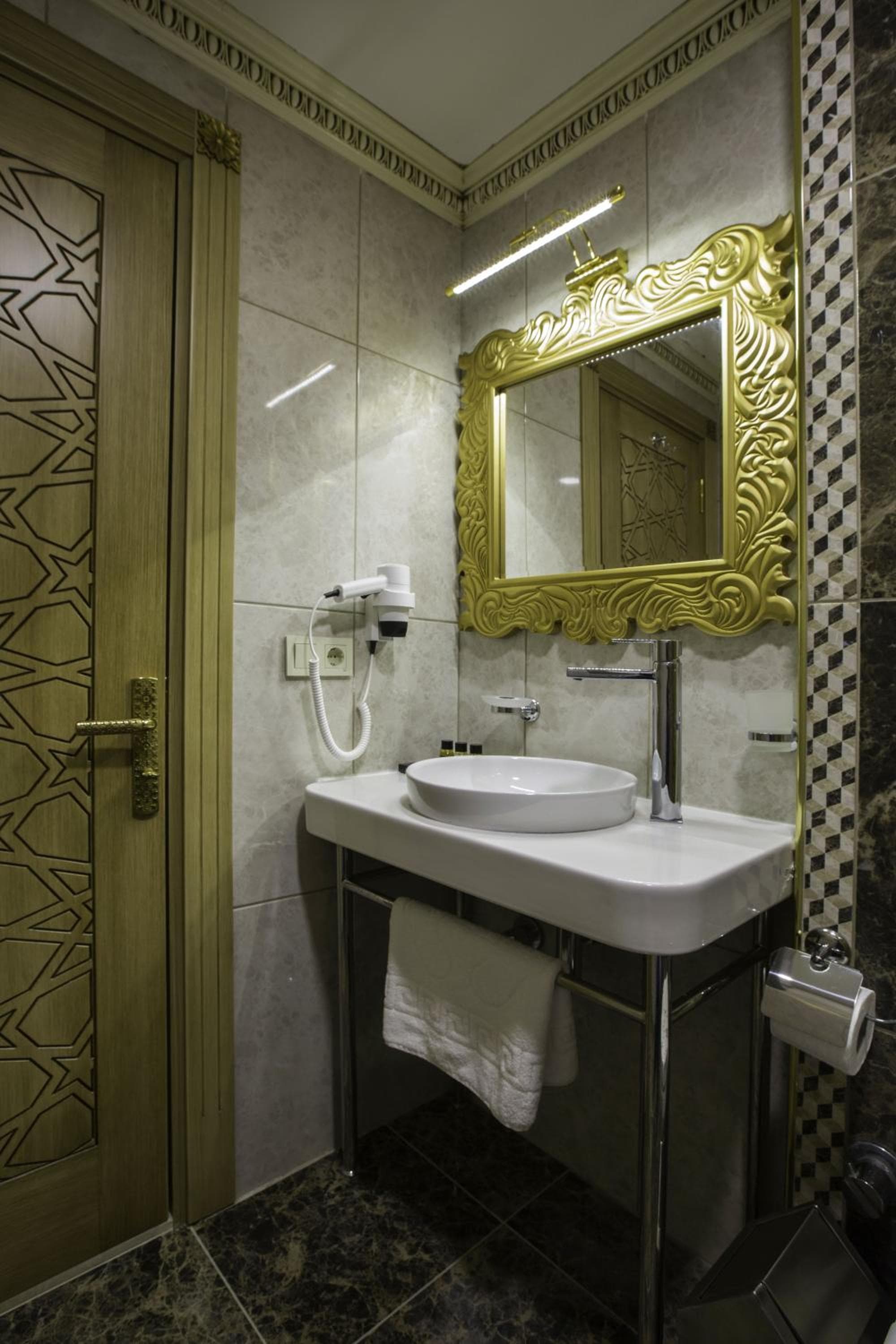 Empire Suite Hotel