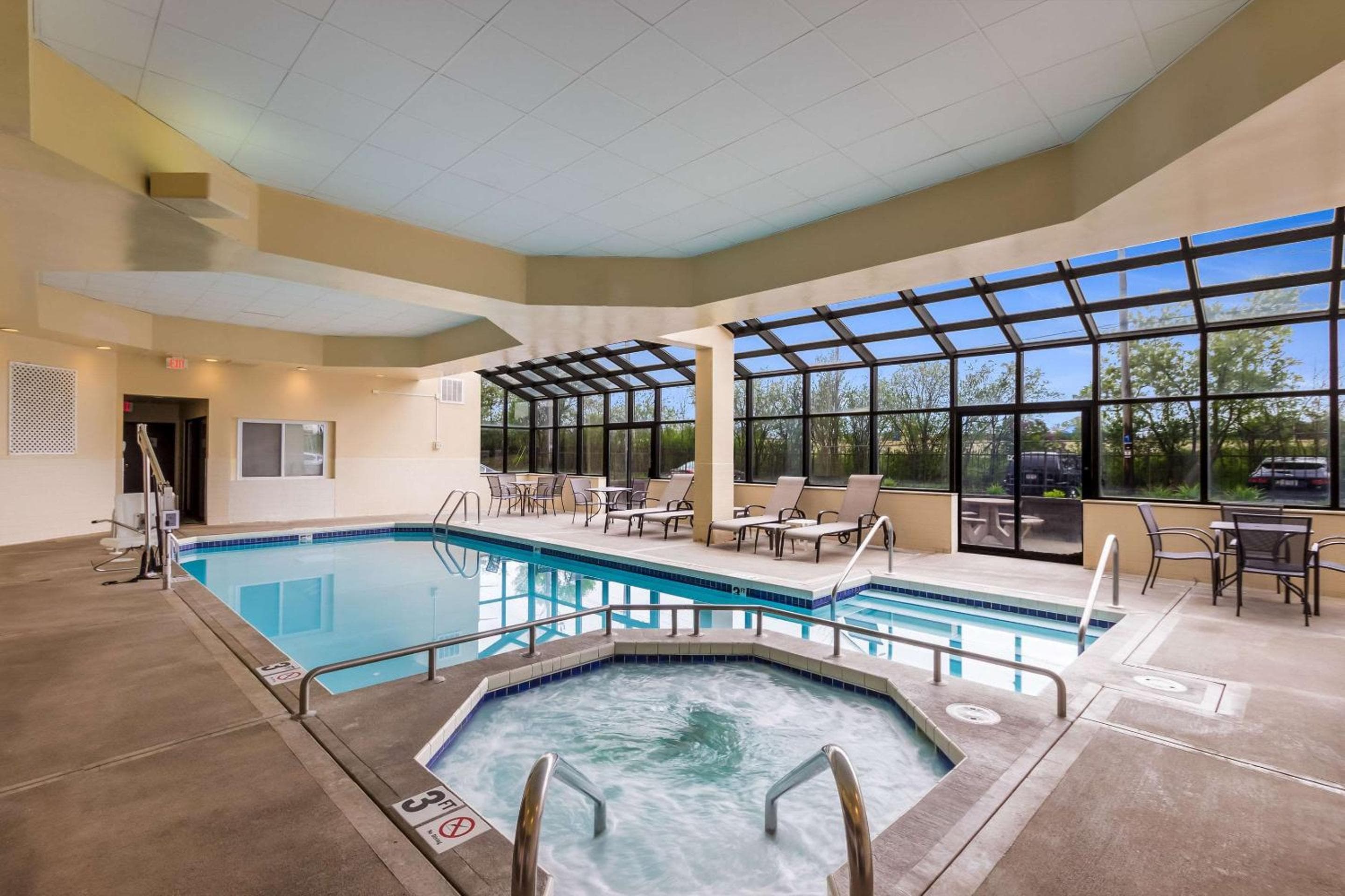 Quality Suites Milwaukee Airport