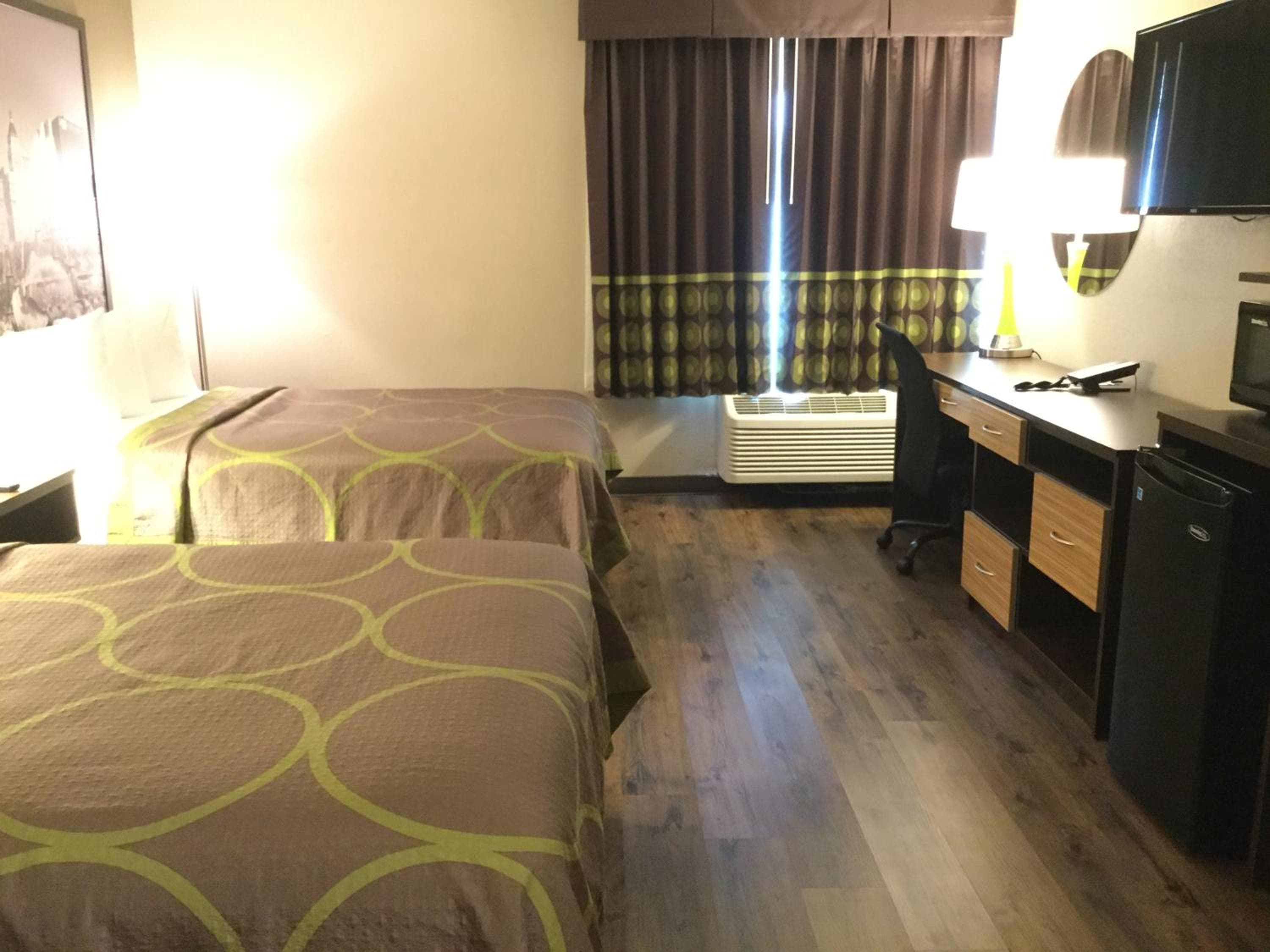 Super 8 by Wyndham South Holland