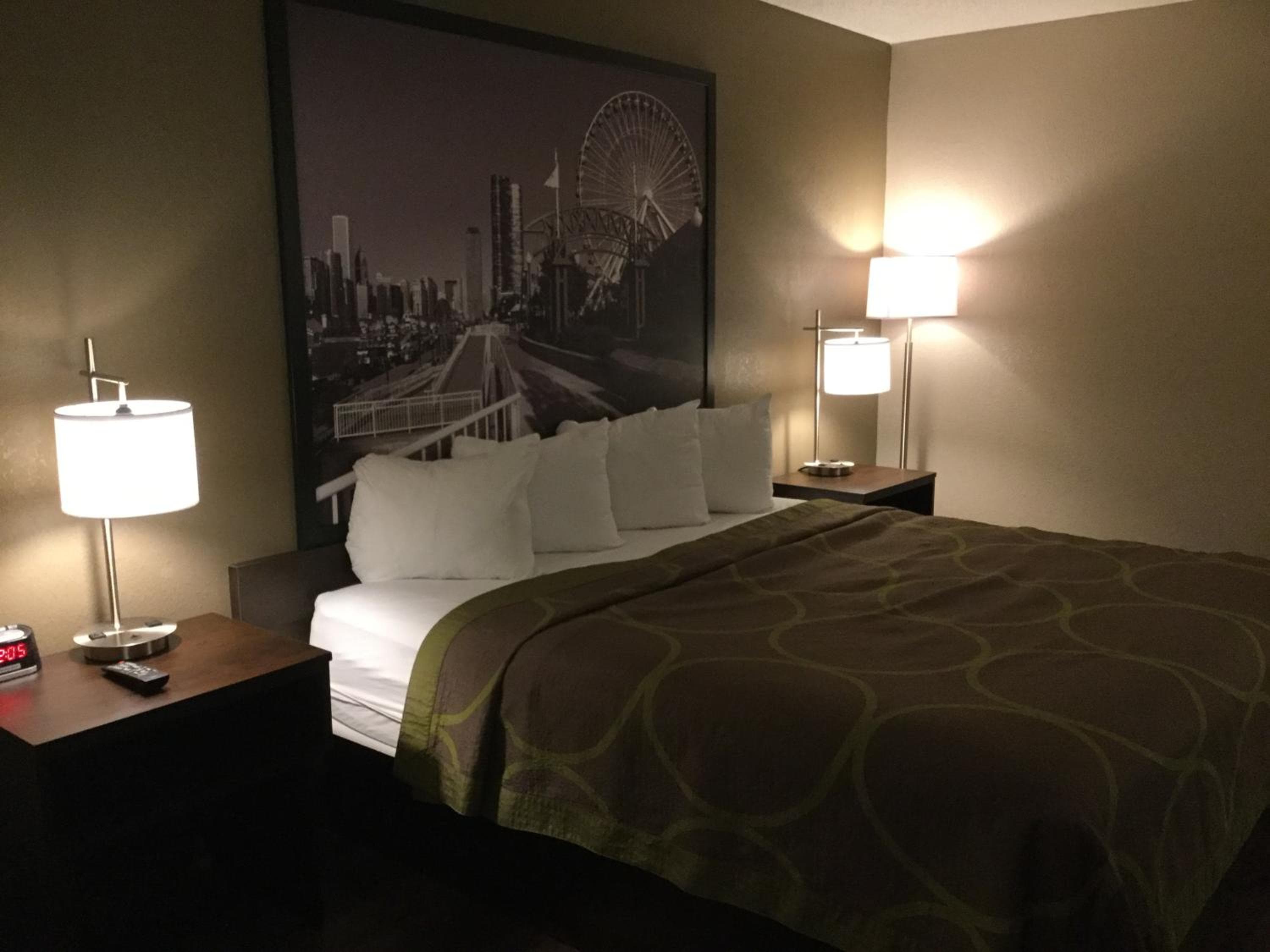 Super 8 by Wyndham South Holland
