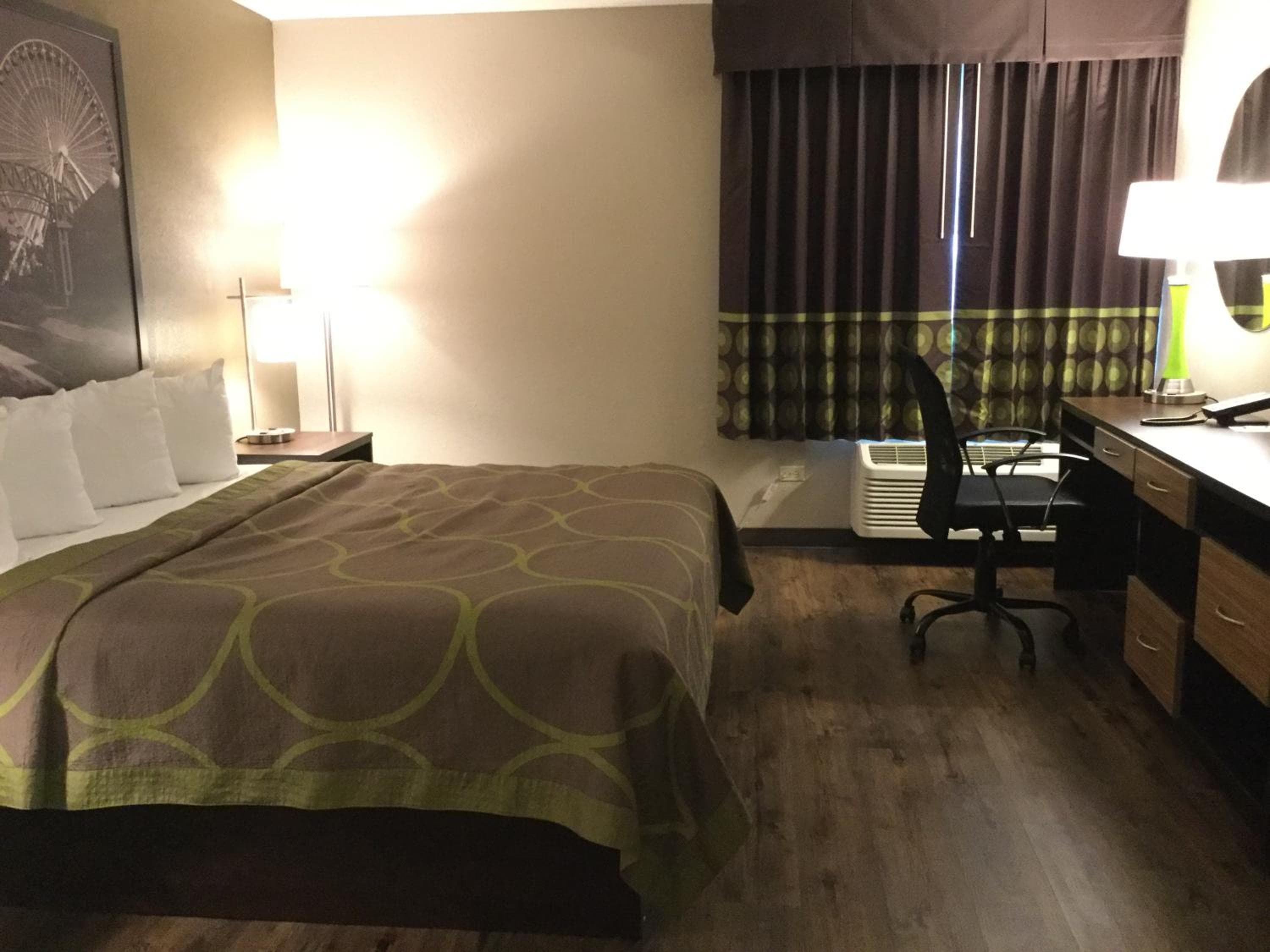 Super 8 by Wyndham South Holland