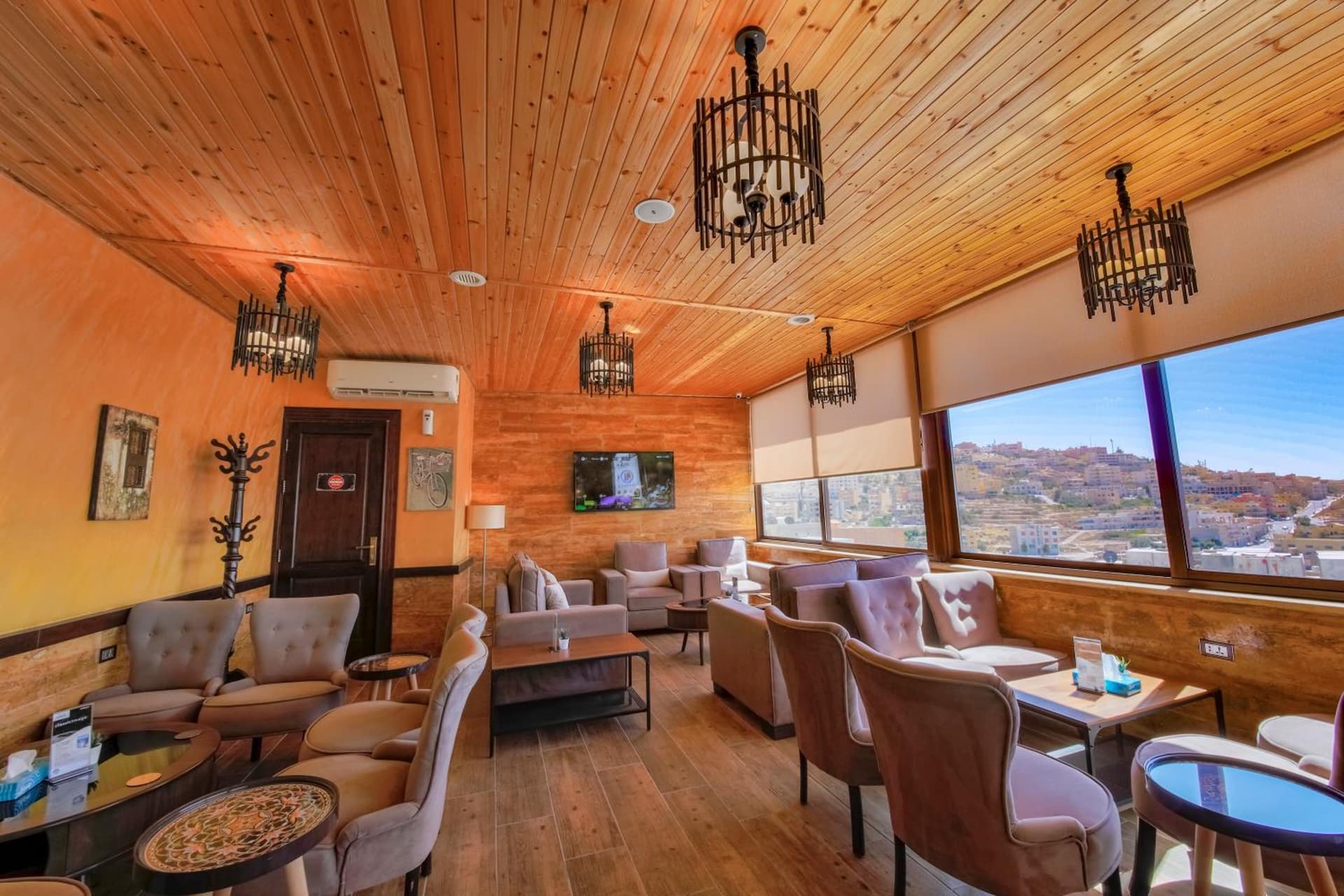 Town Season Hotel