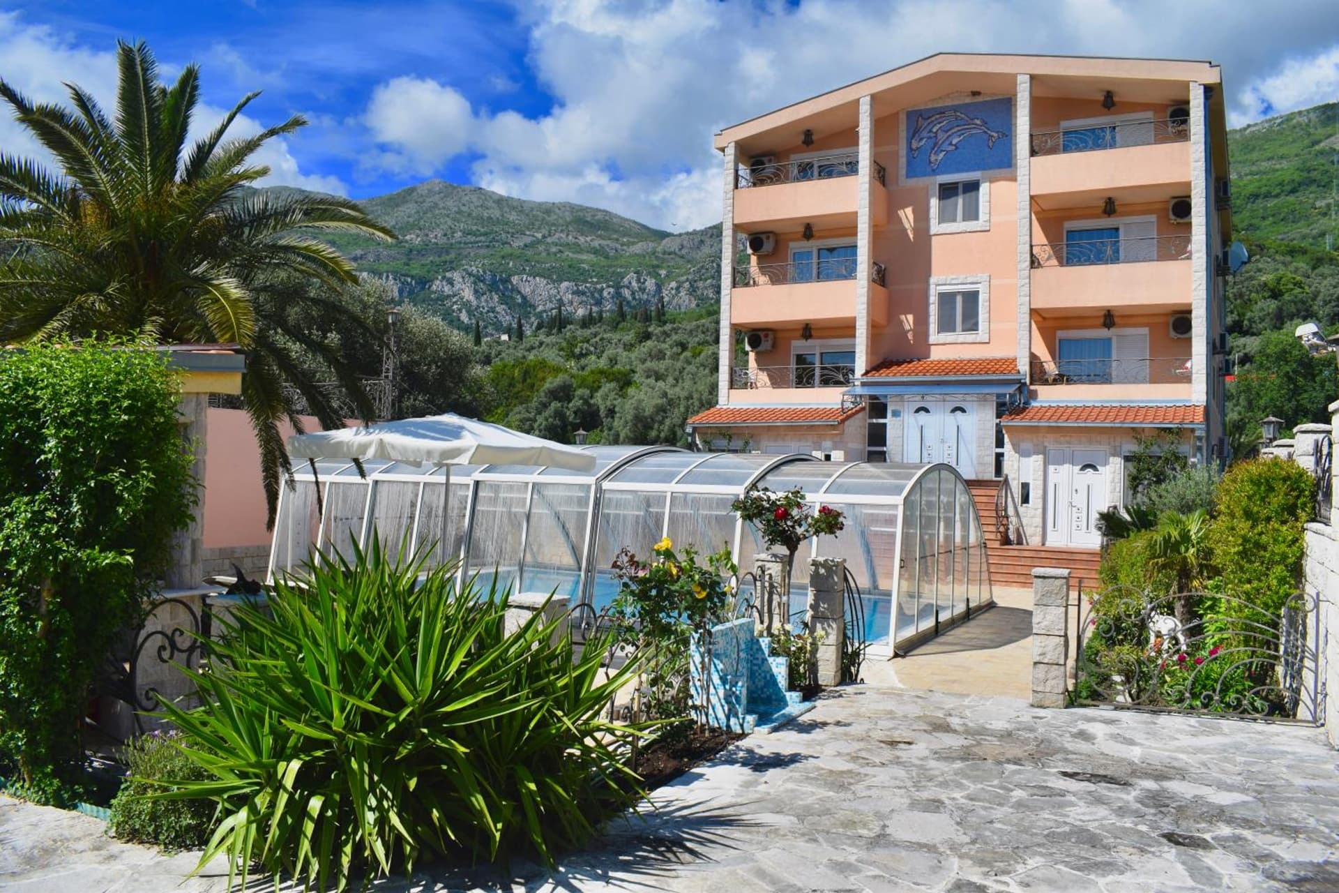 Villa Dolphin Apartments