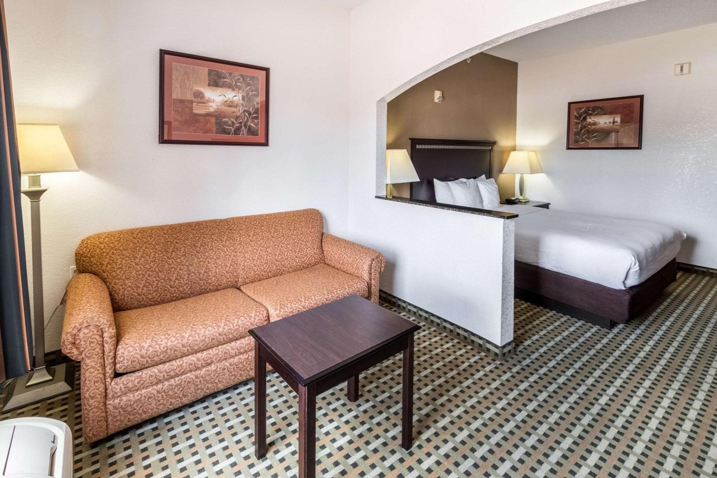 Quality Suites Burleson - Ft Worth