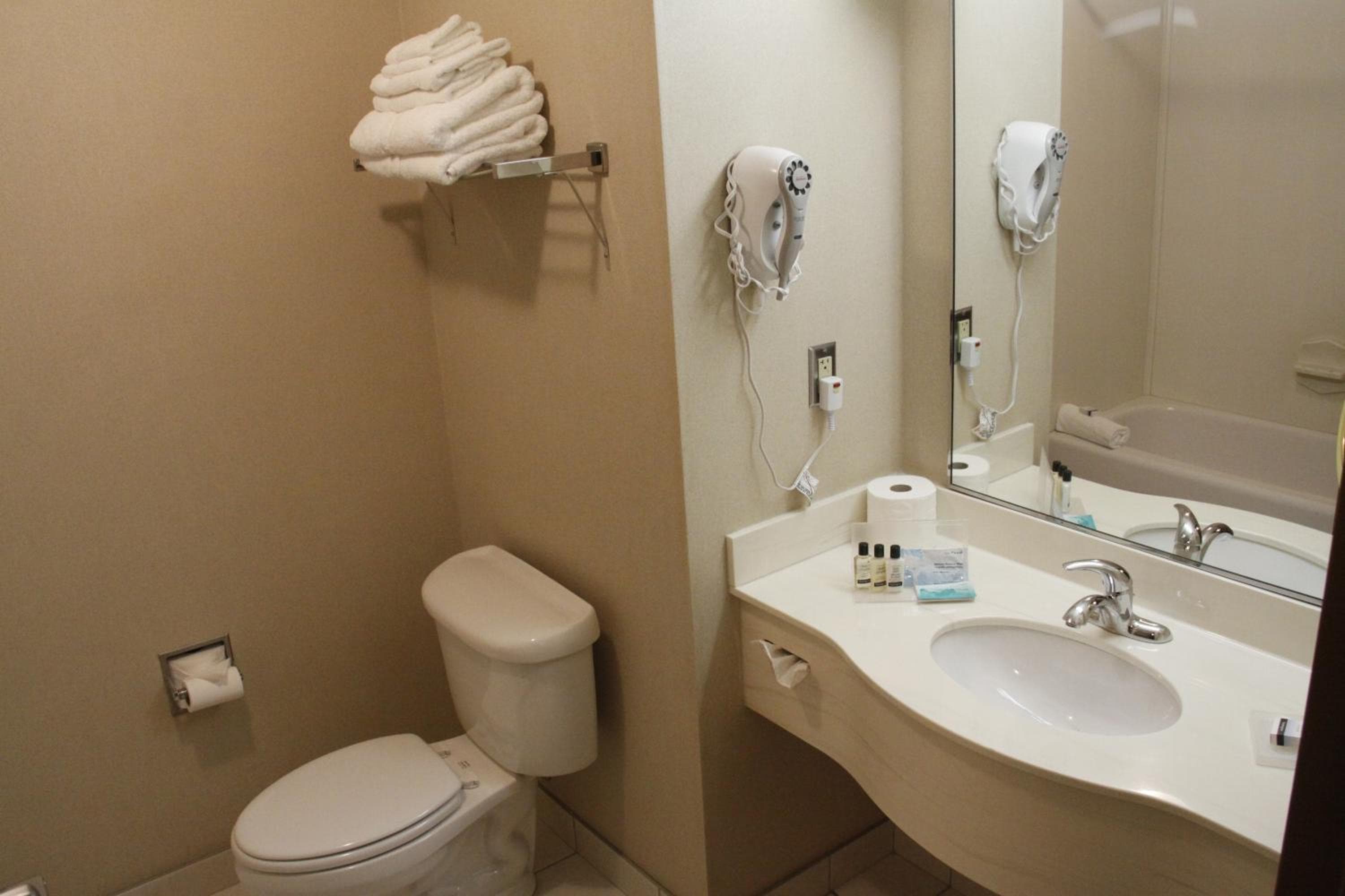 Humphry Inn and Suites