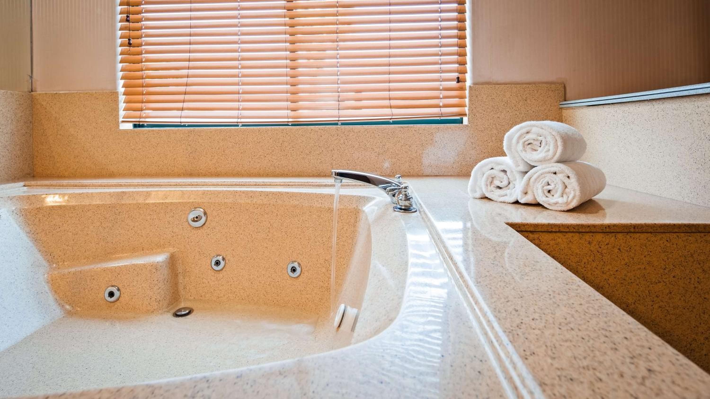 Best Western Plus Suites Hotel - LAX Airport LA Stadium