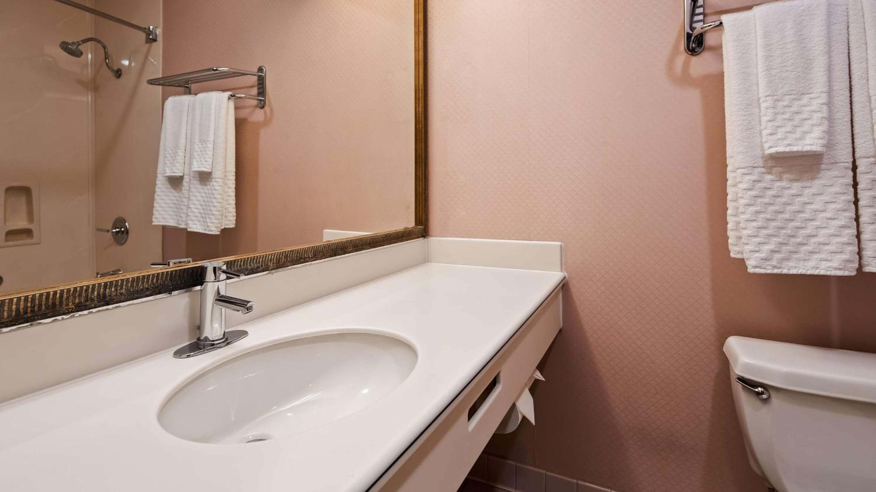 Best Western Plus Suites Hotel - LAX Airport LA Stadium