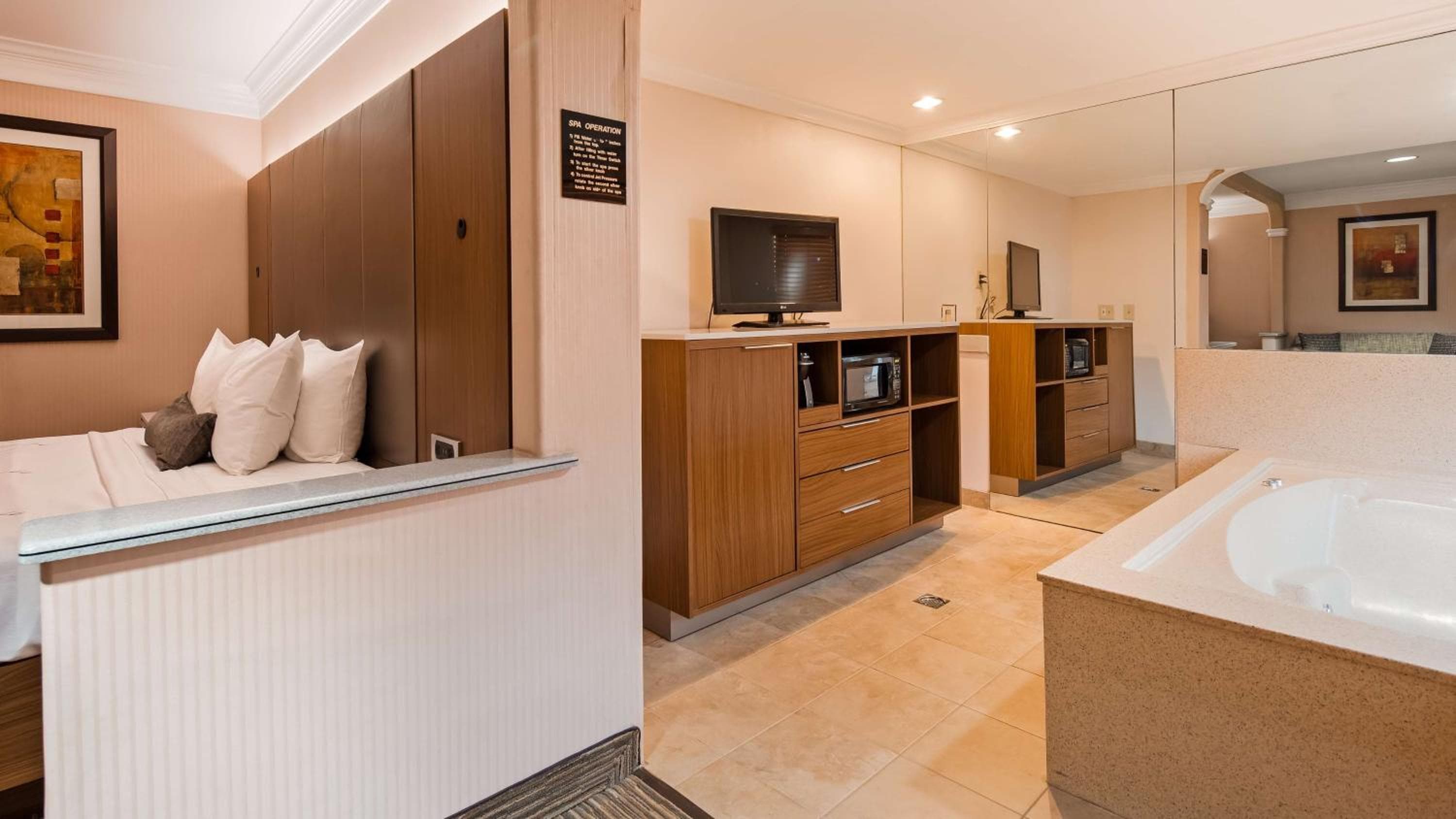 Best Western Plus Suites Hotel - LAX Airport LA Stadium