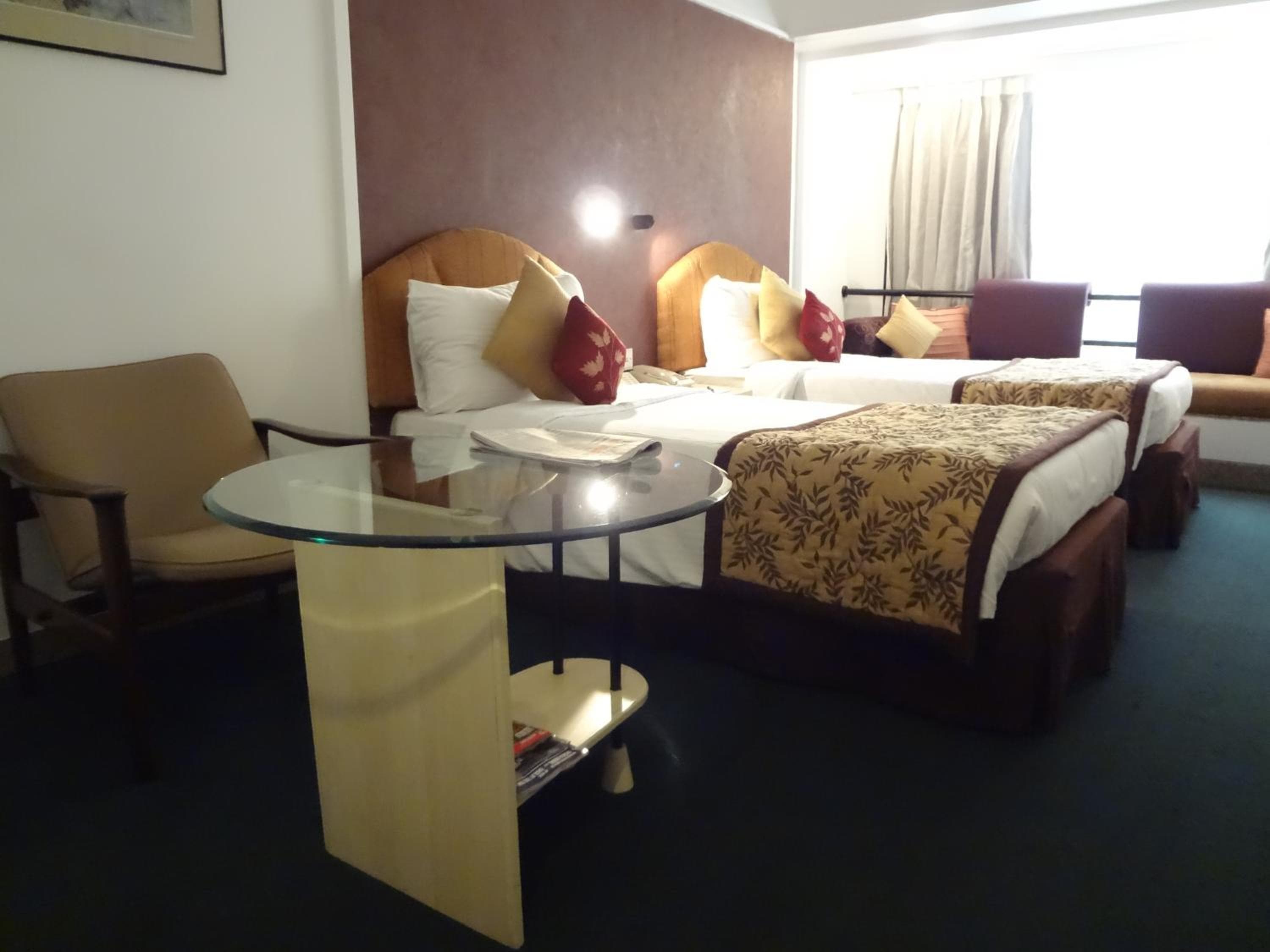 Hotel Kohinoor Continental, Airport